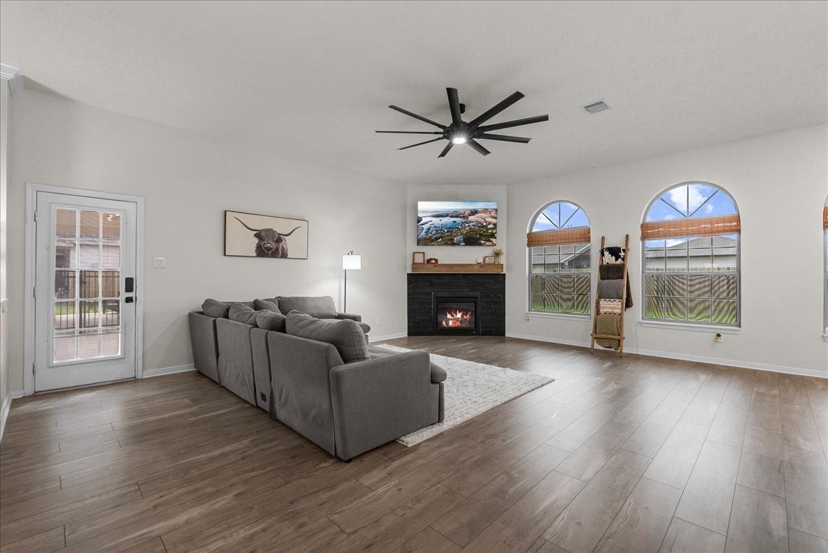 3310 Bastian Road, Dickinson, TX 77539 3310 Bastian Road, Dickinson, TX 77539