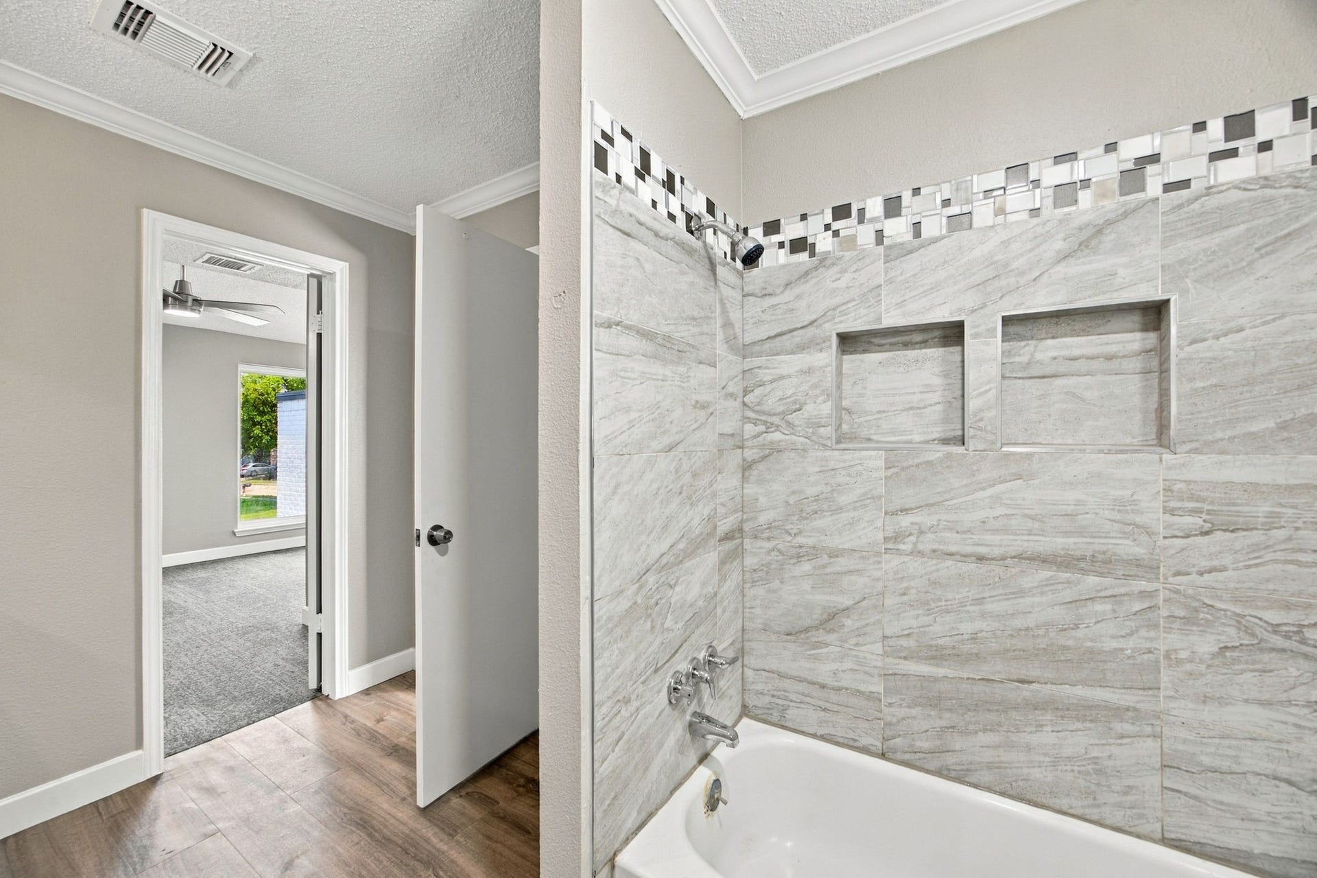 En-suite bathroom also serves as a Jack-n-Jill for bedroom #2
