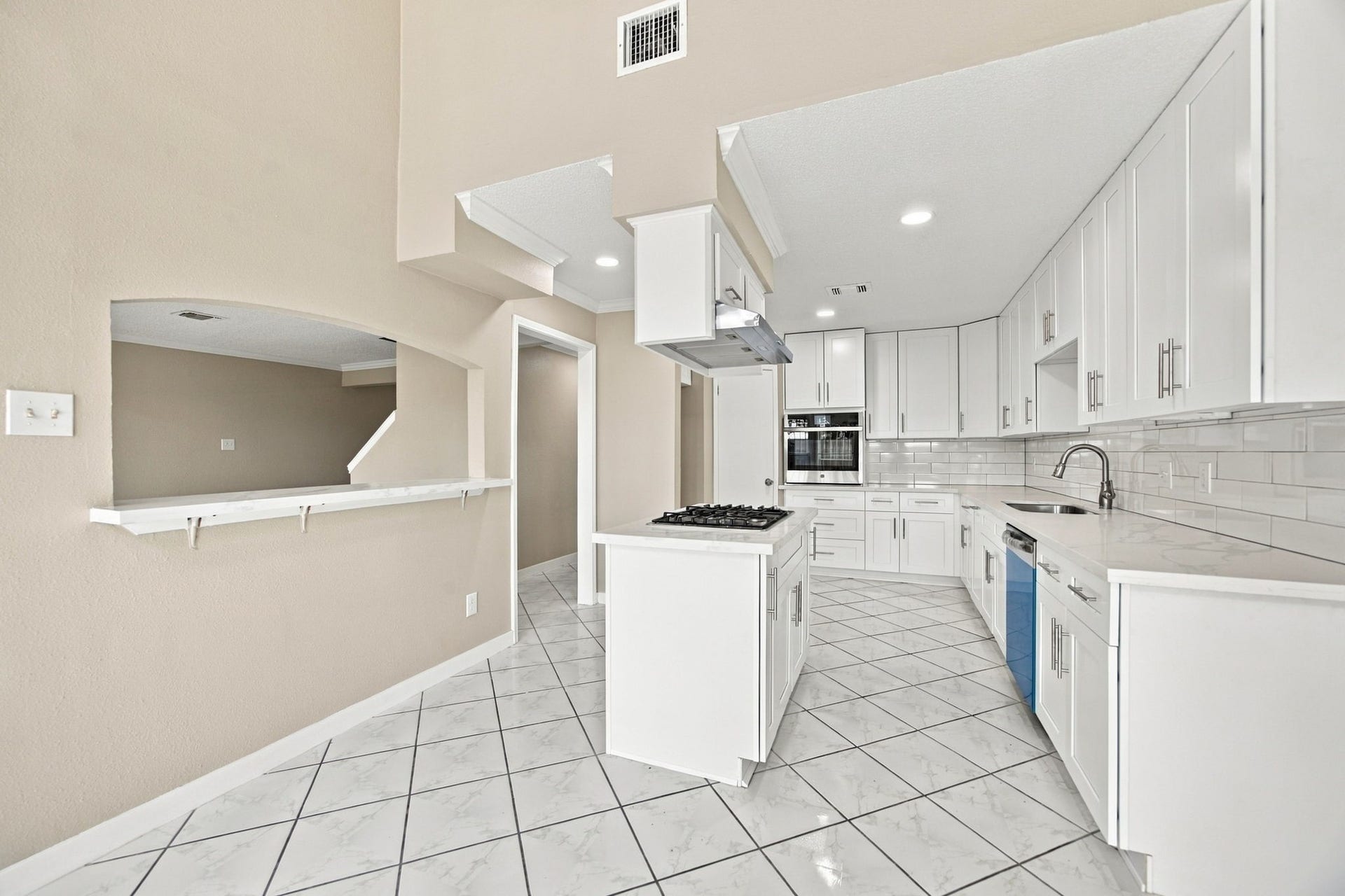 BRAND NEW KITCHEN!