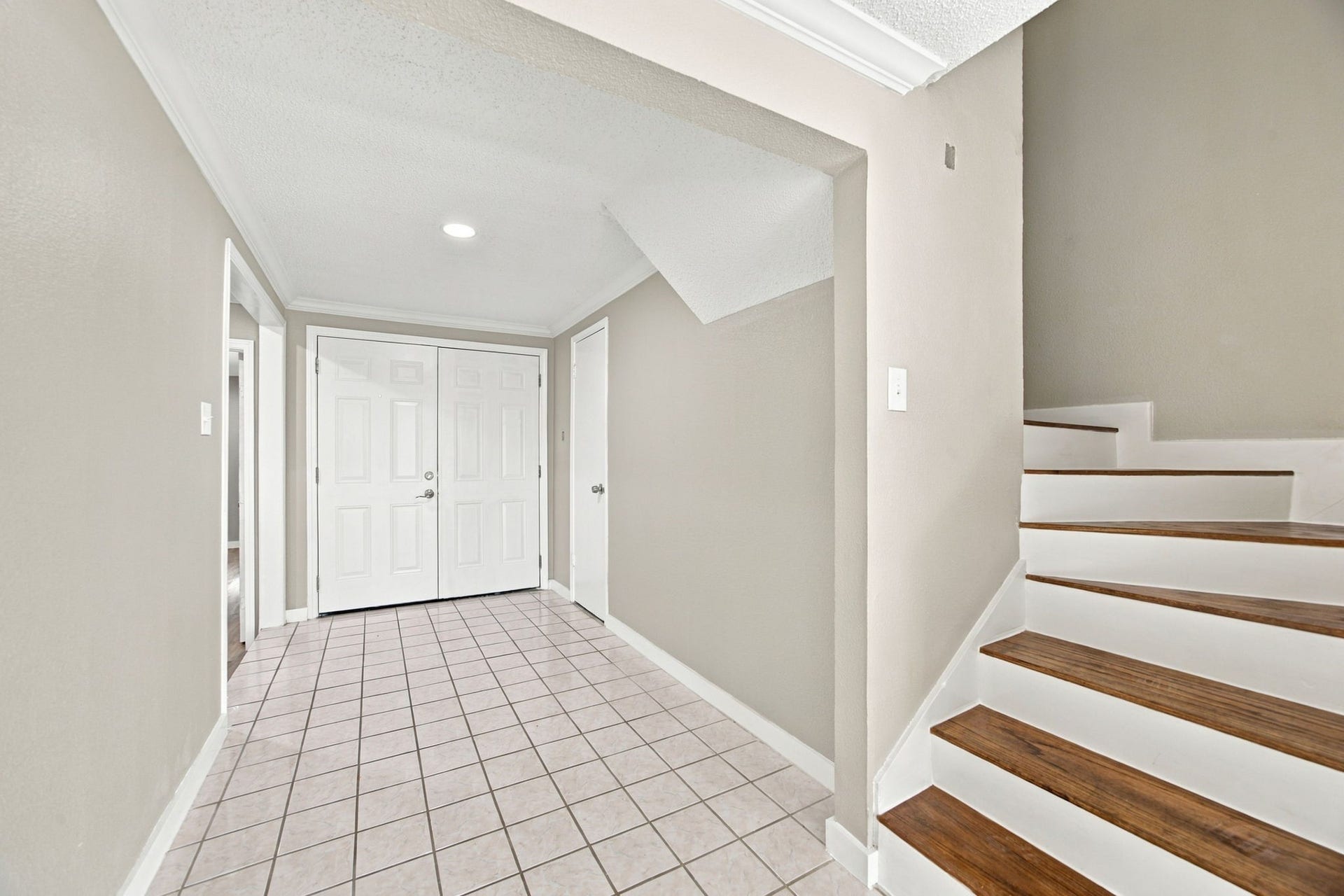 Another angle of the large foyer.