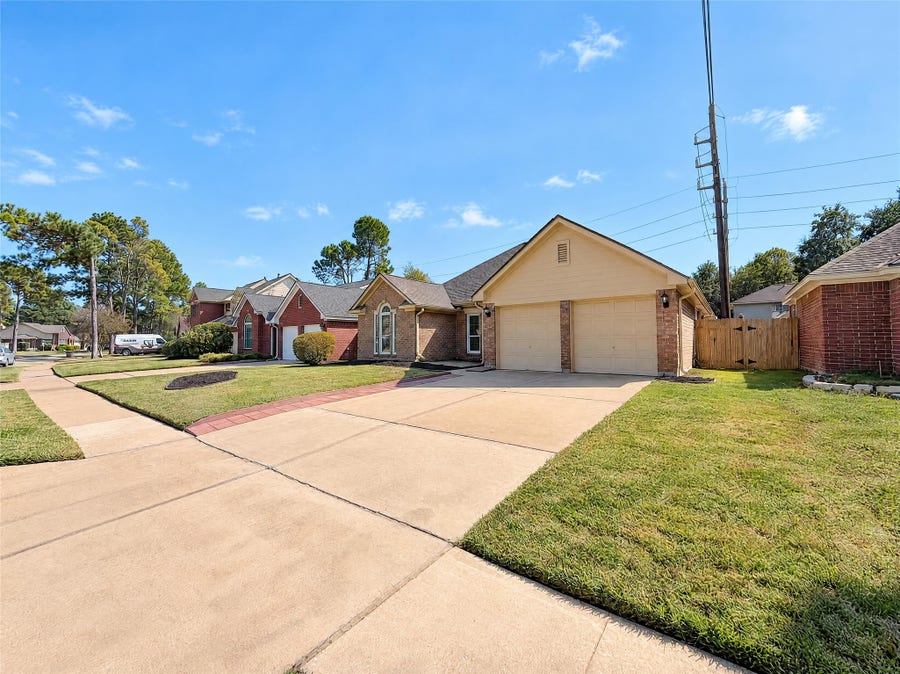 Property photo for 8623 Plum Lake Drive, Houston, TX