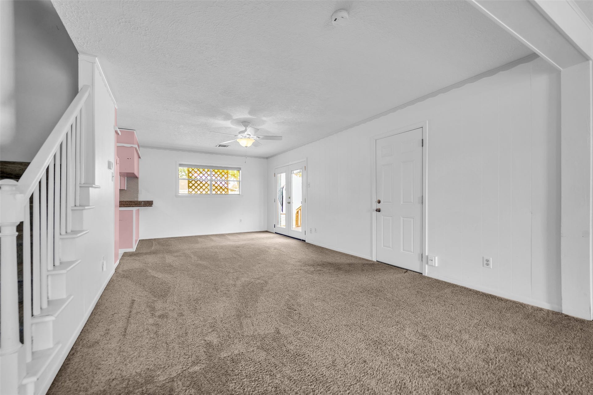 2808 Burke Road, Pasadena, TX 77502 Spacious main living area