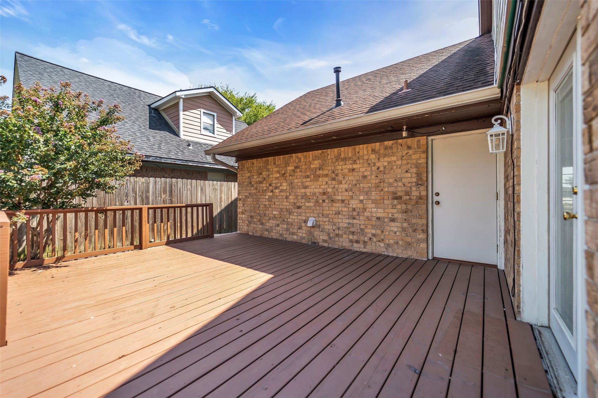 2808 Burke Road, Pasadena, TX 77502 Spacious deck area with endless options