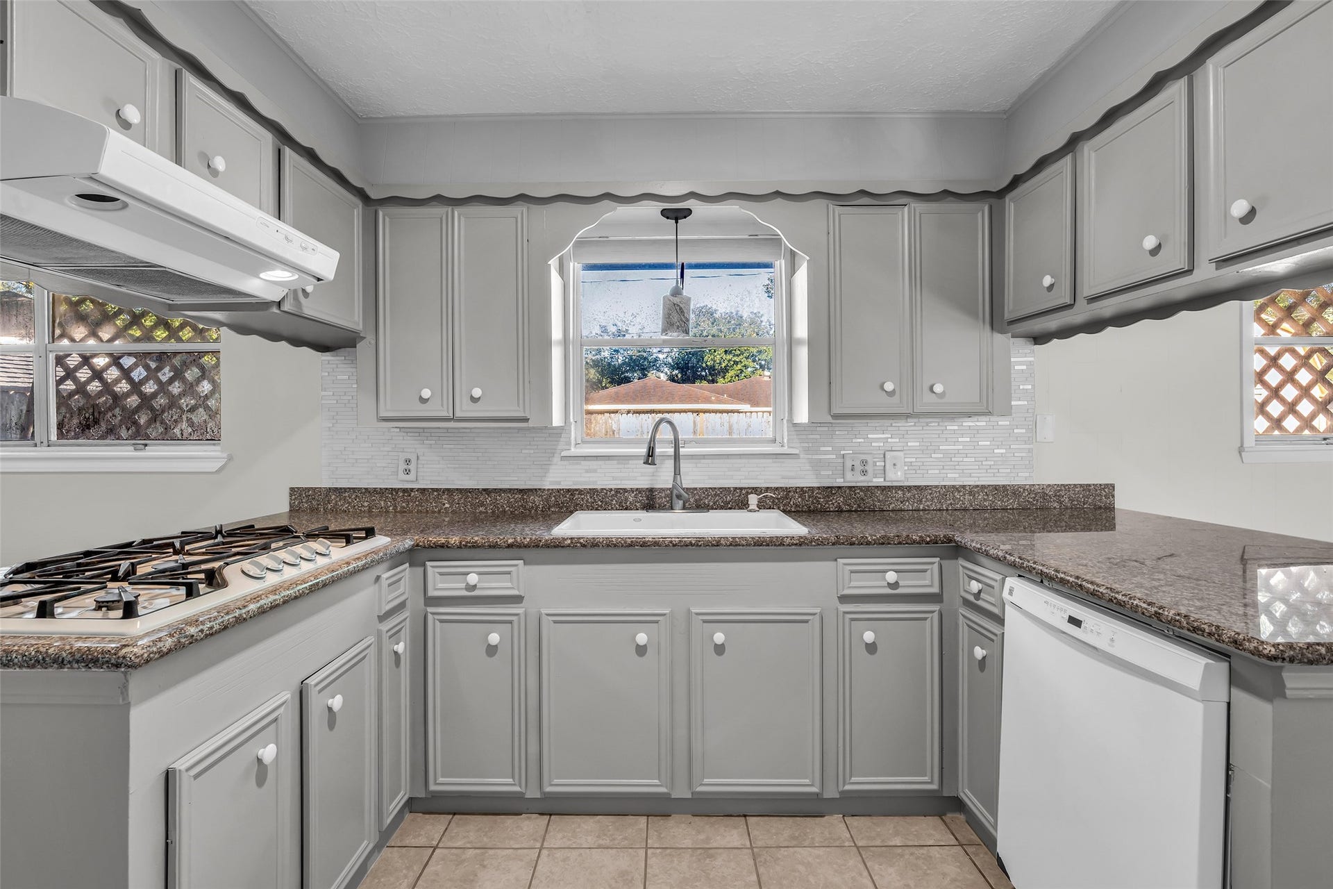 2808 Burke Road, Pasadena, TX 77502 Previous Pink cabinets have been refinished and professionally painted!