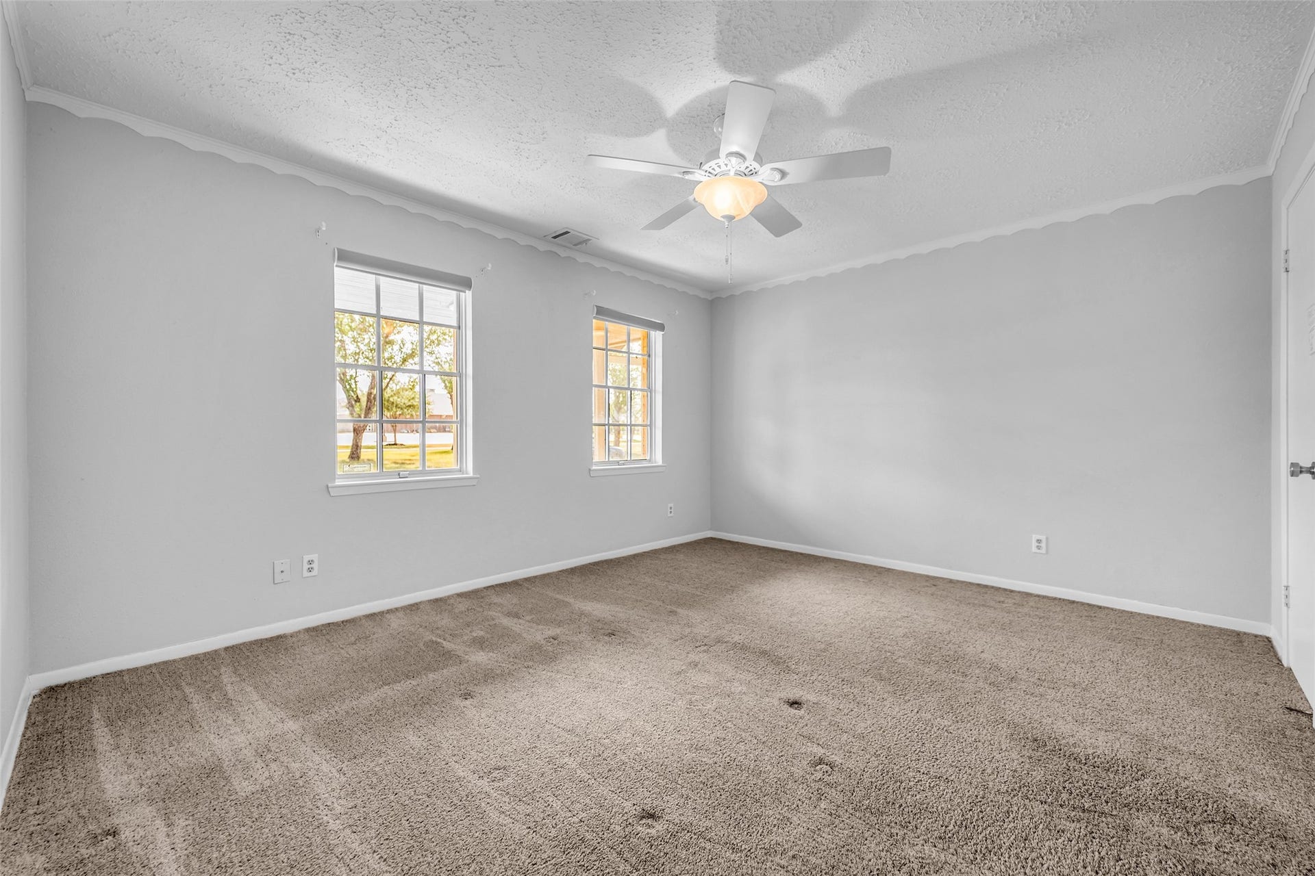 2808 Burke Road, Pasadena, TX 77502 Spacious primary bedroom located downstairs.