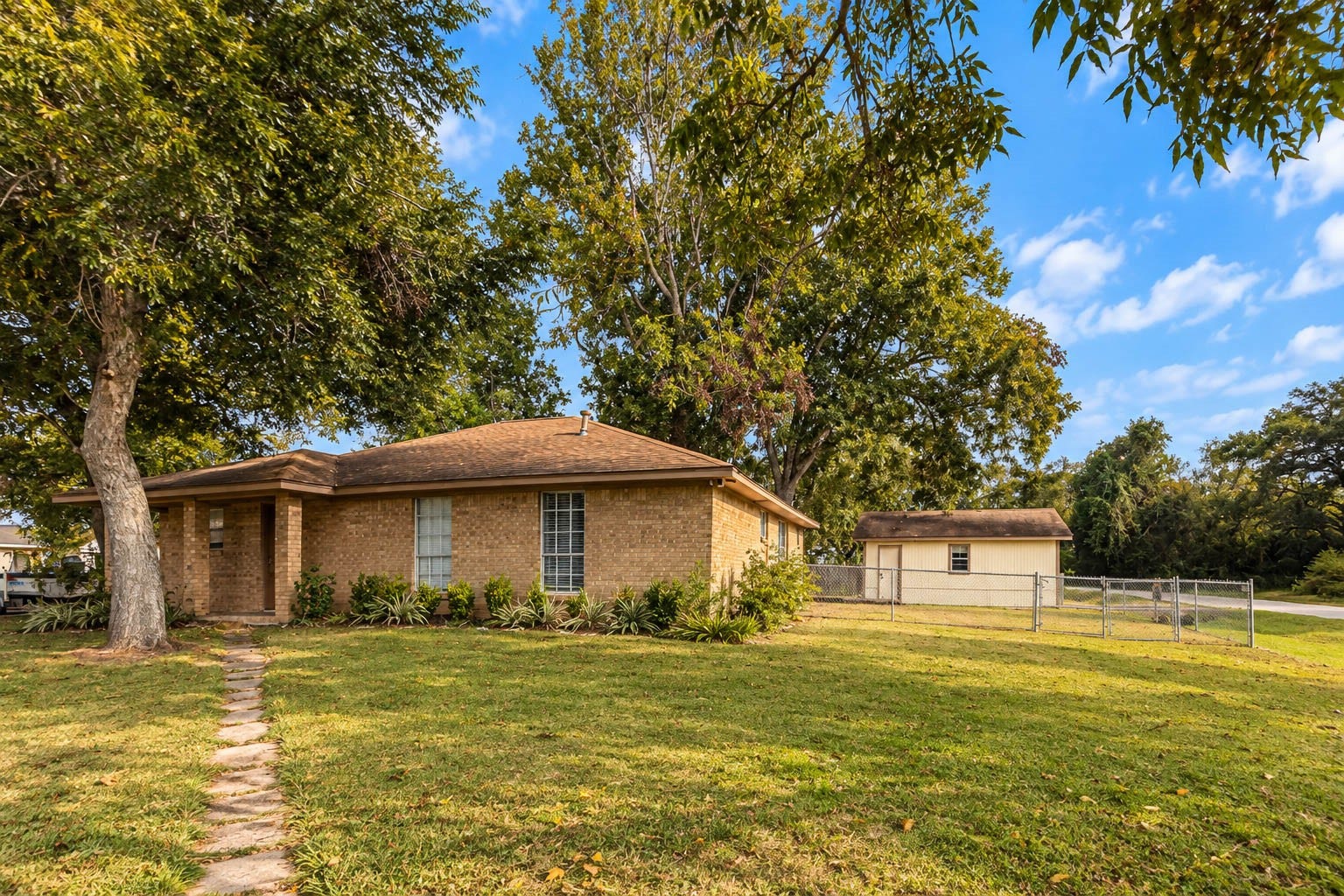 102 Cotton Street, Jones Creek, TX 77541