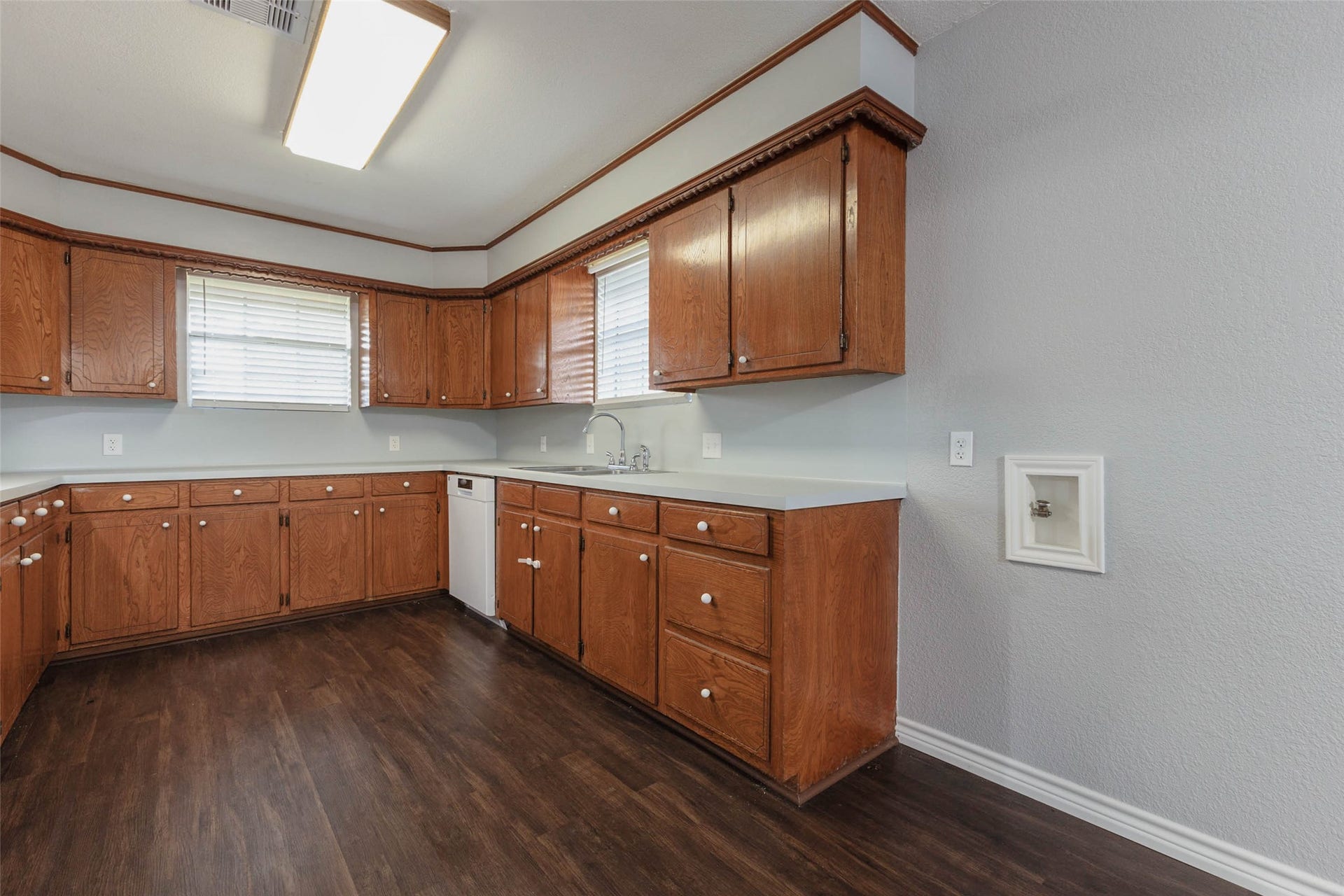 102 Cotton Street, Jones Creek, TX 77541