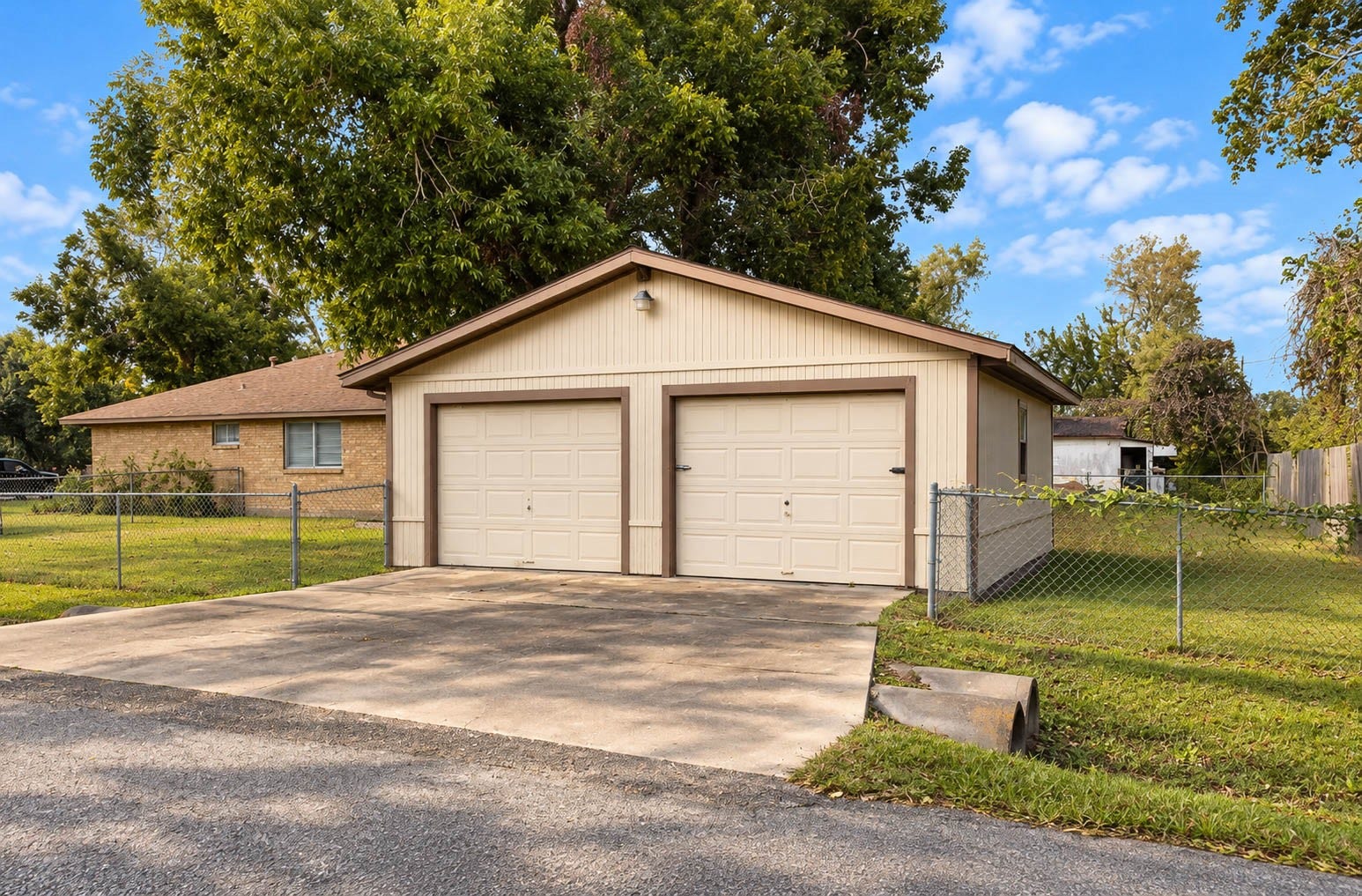 102 Cotton Street, Jones Creek, TX 77541