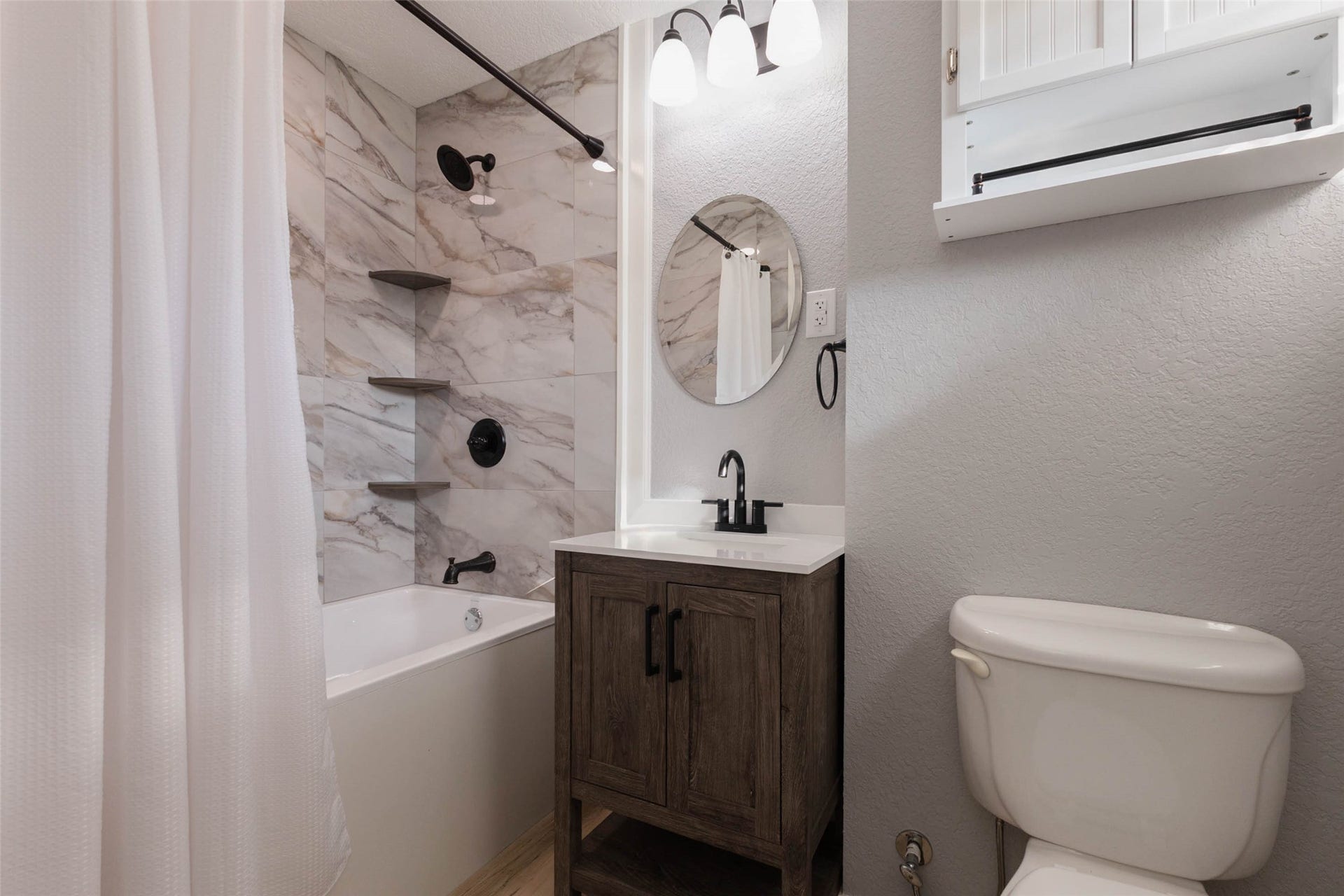 102 Cotton Street, Jones Creek, TX 77541