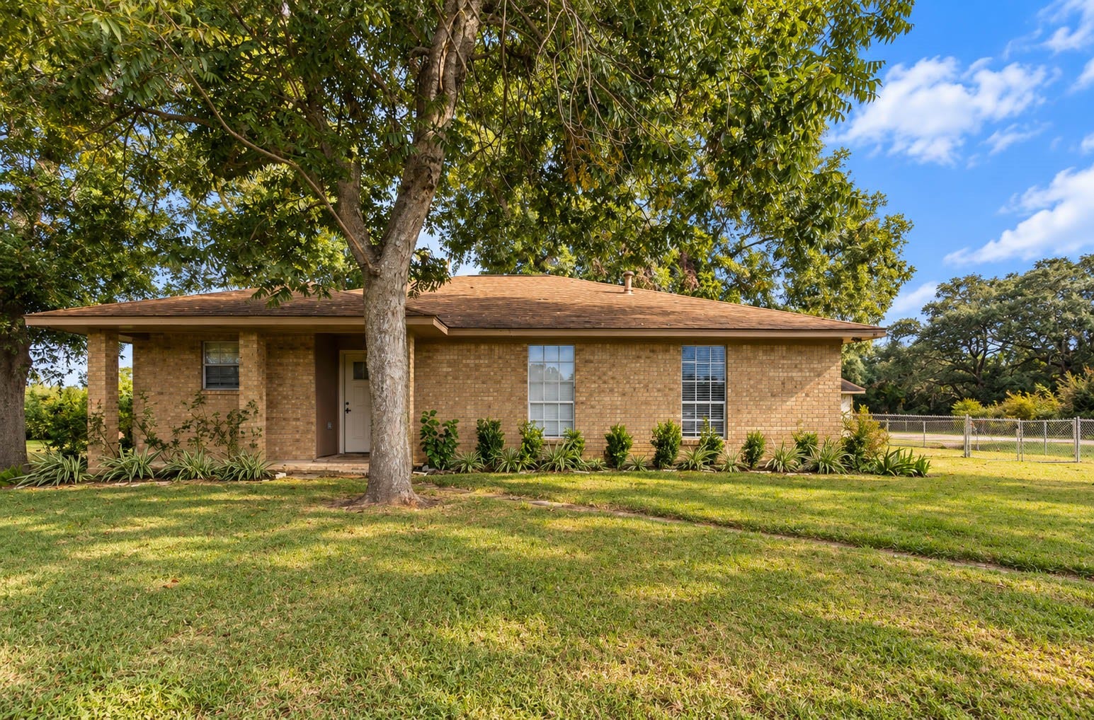 102 Cotton Street, Jones Creek, TX 77541