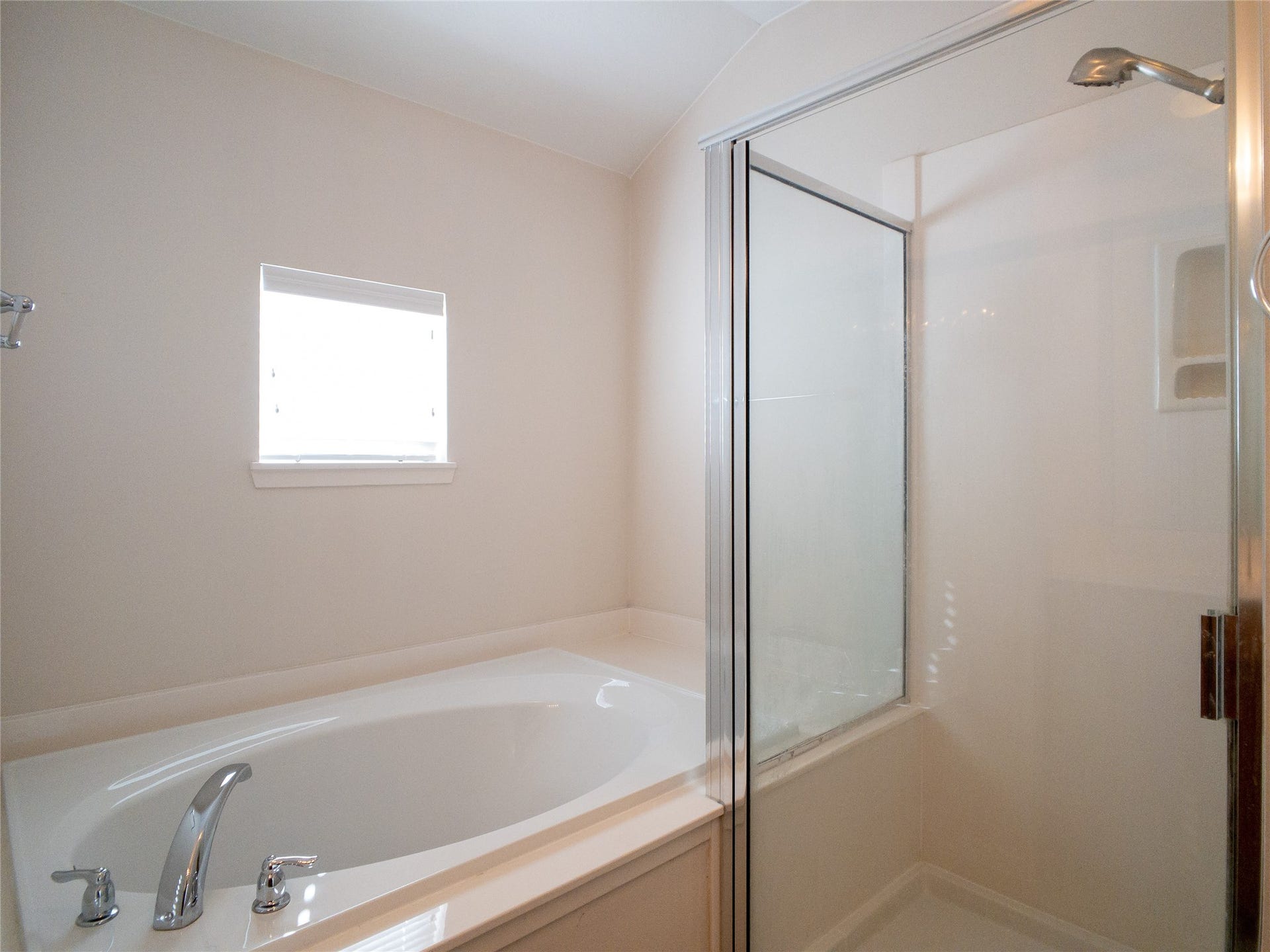 5406 Timber Court Hollow, Houston, TX 77084 primary bath with garden tub & separate shower