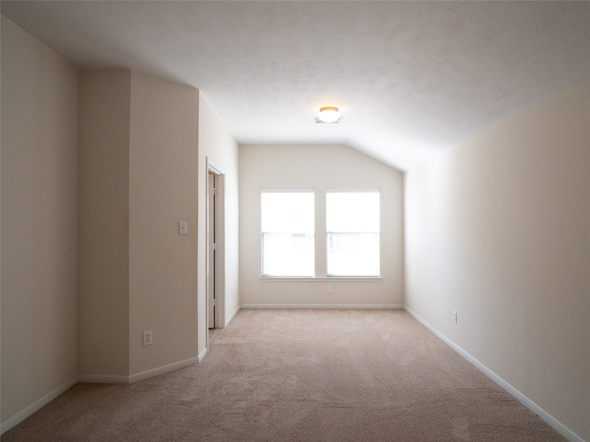 5406 Timber Court Hollow, Houston, TX 77084 primary bedroom with high, vaulted ceiling