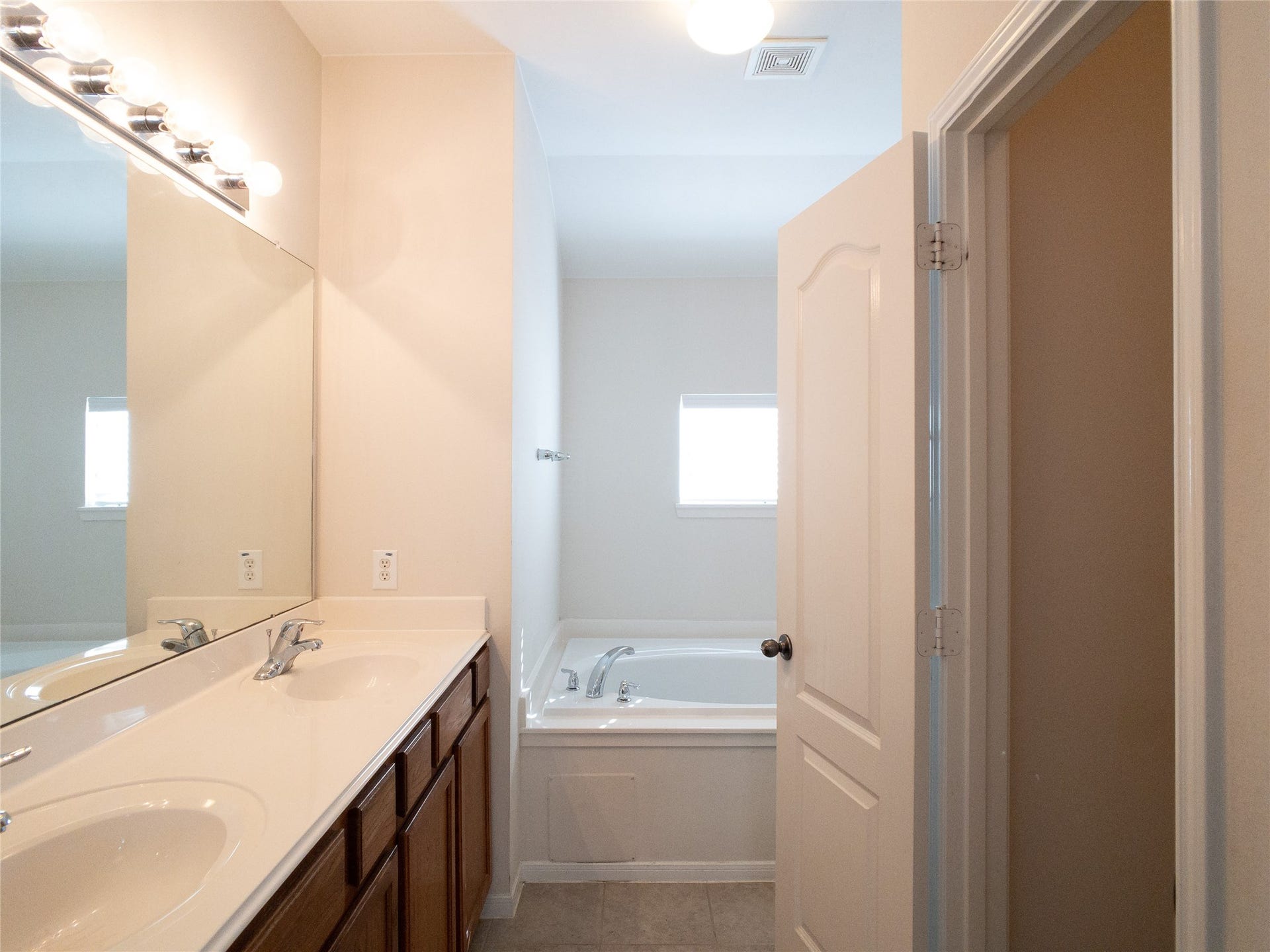 5406 Timber Court Hollow, Houston, TX 77084 primary bathroom with double sinks