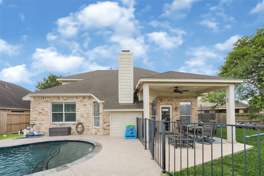 Property photo for 4250 Applerock Drive, Baytown, TX