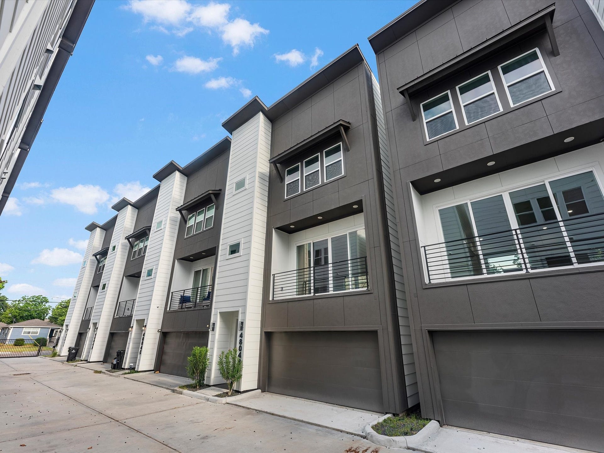 4804 Elysian St, #A/B, Houston, TX 77009 Community allows us to sell 2 units side by side as a duplex!