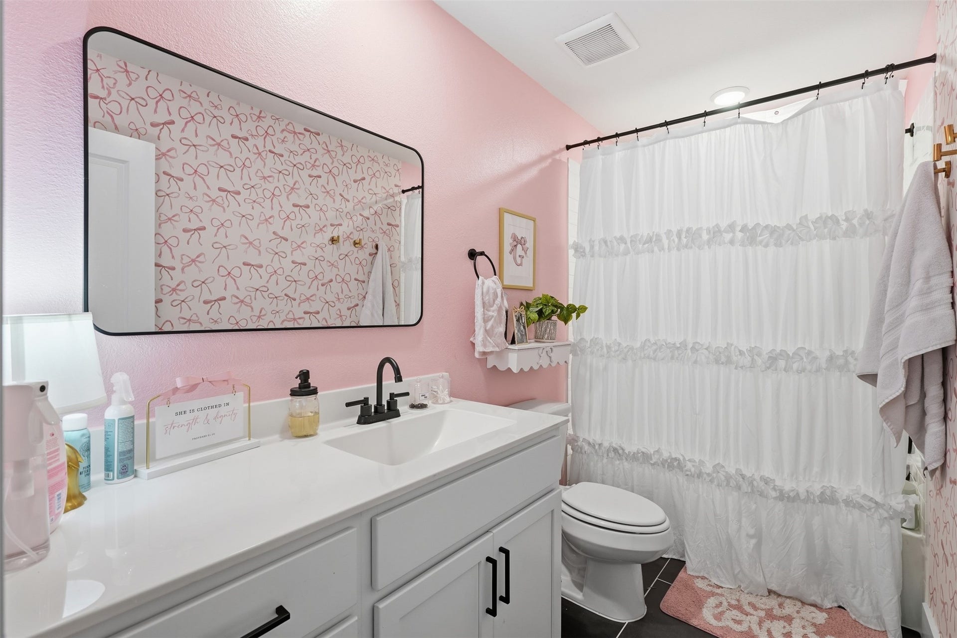 3619 Riverlands Drive, Santa Fe, TX 77510 Upstairs Bathroom