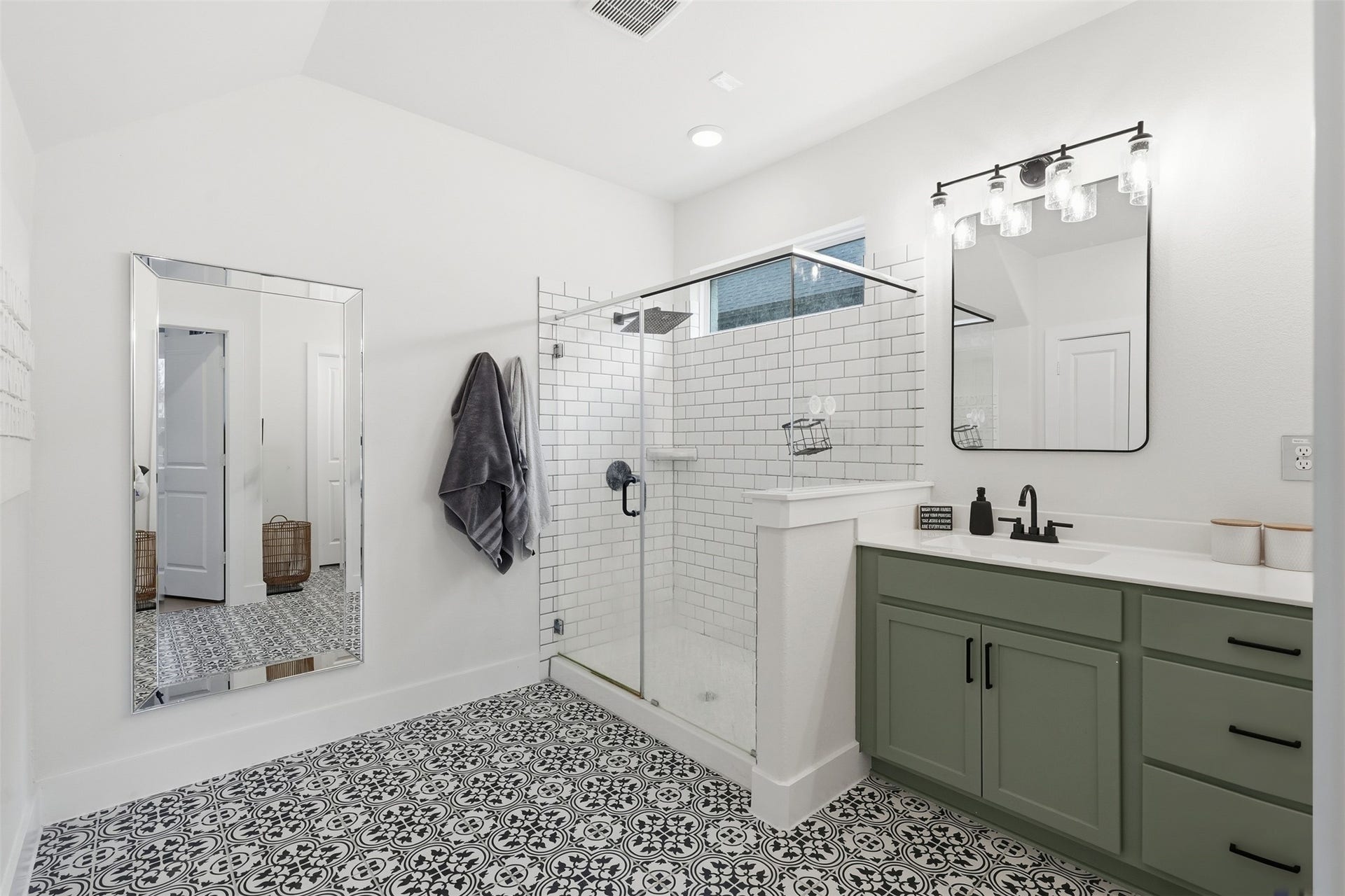 3619 Riverlands Drive, Santa Fe, TX 77510 Primary bathroom