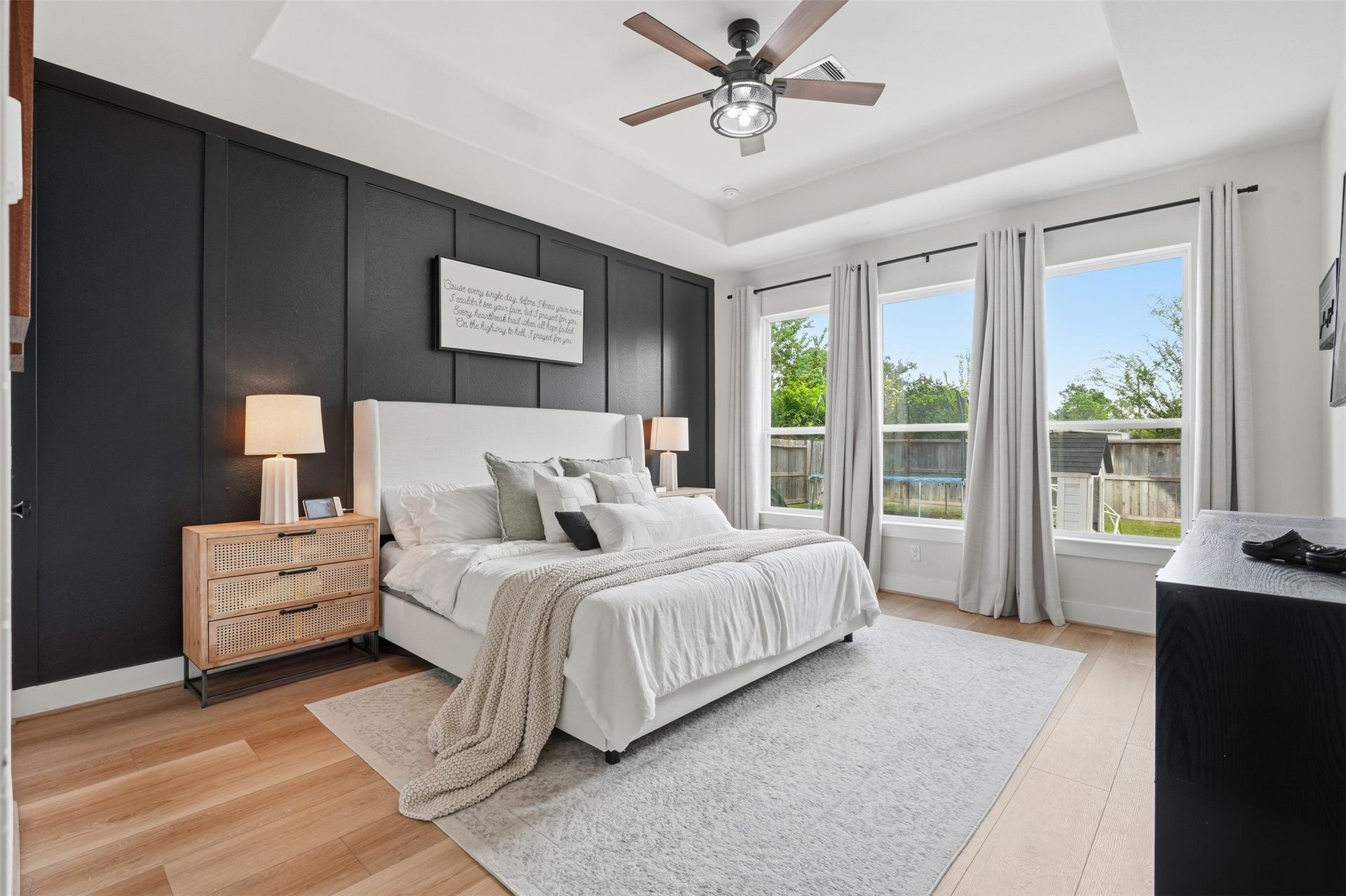 3619 Riverlands Drive, Santa Fe, TX 77510 Primary suite with accent wall