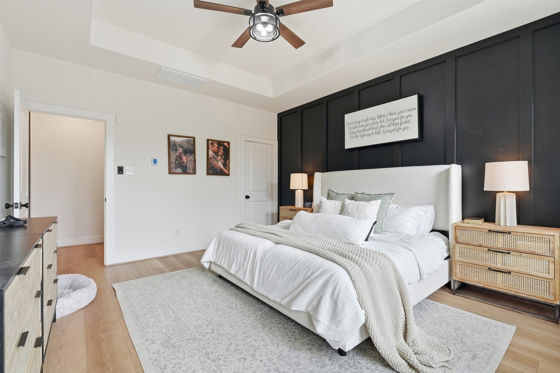 3619 Riverlands Drive, Santa Fe, TX 77510 Primary suite with accent wall
