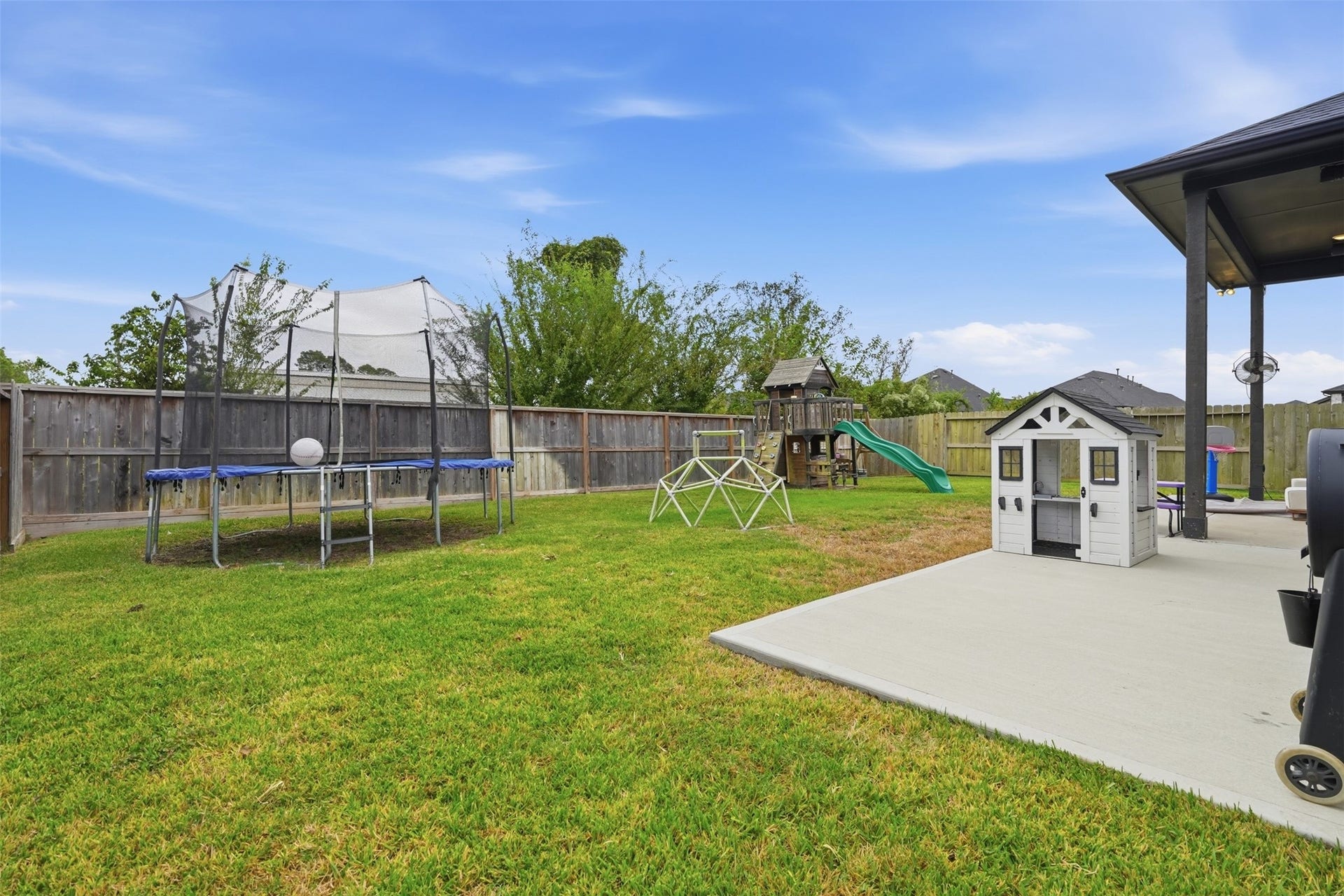 3619 Riverlands Drive, Santa Fe, TX 77510 Extended patio