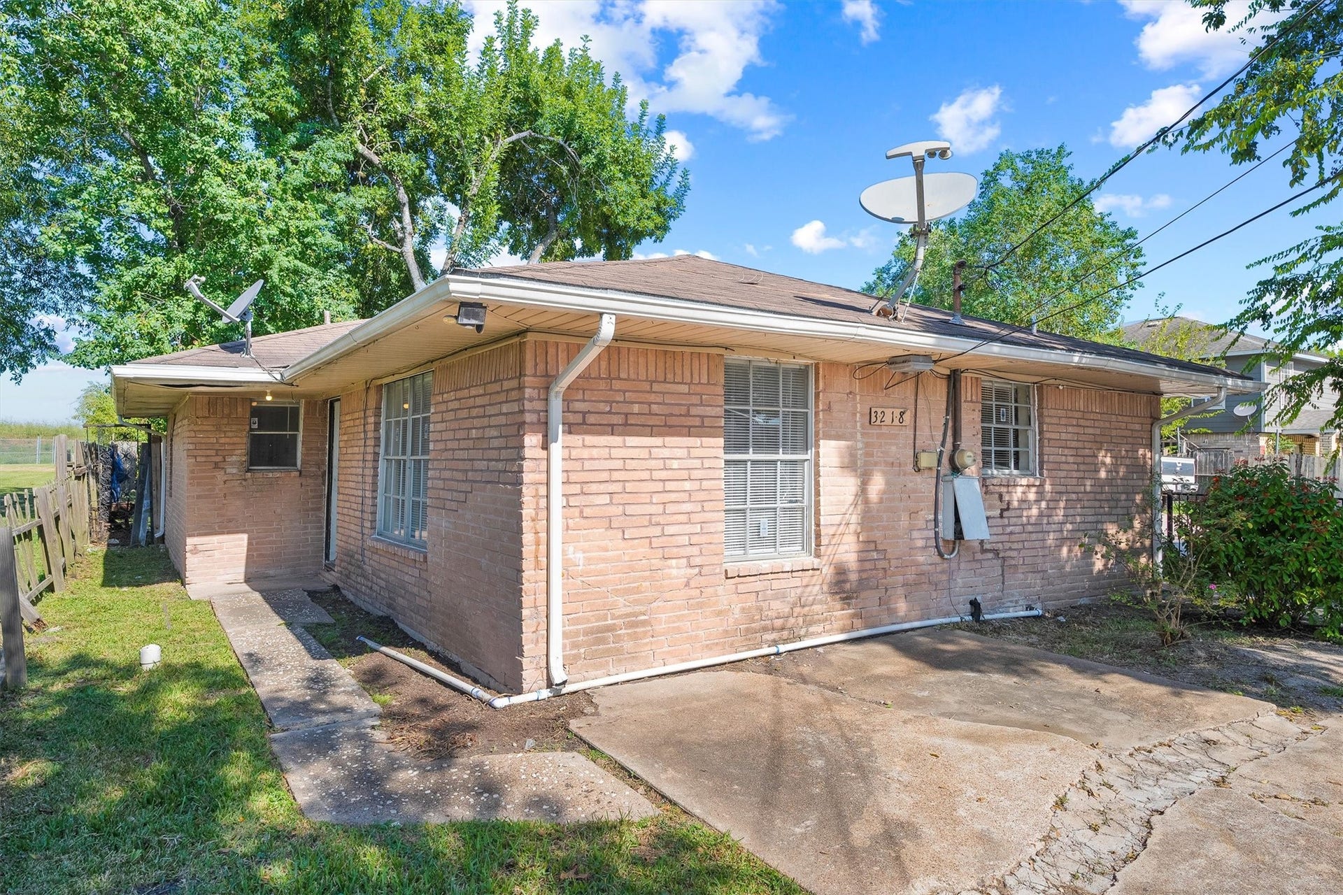 3218 5th Street, Stafford, TX 77477 Welcome home to 3218 5th Street!