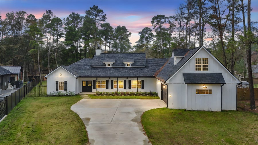 Property photo for 5 W Forest Court, Conroe, TX