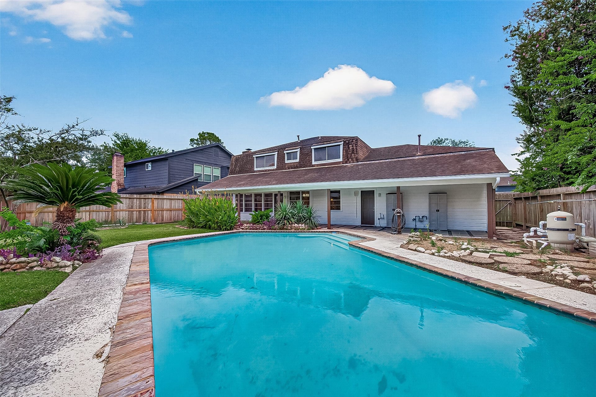 11730 Dorrance Lane, Meadows Place, TX 77477 1st family area