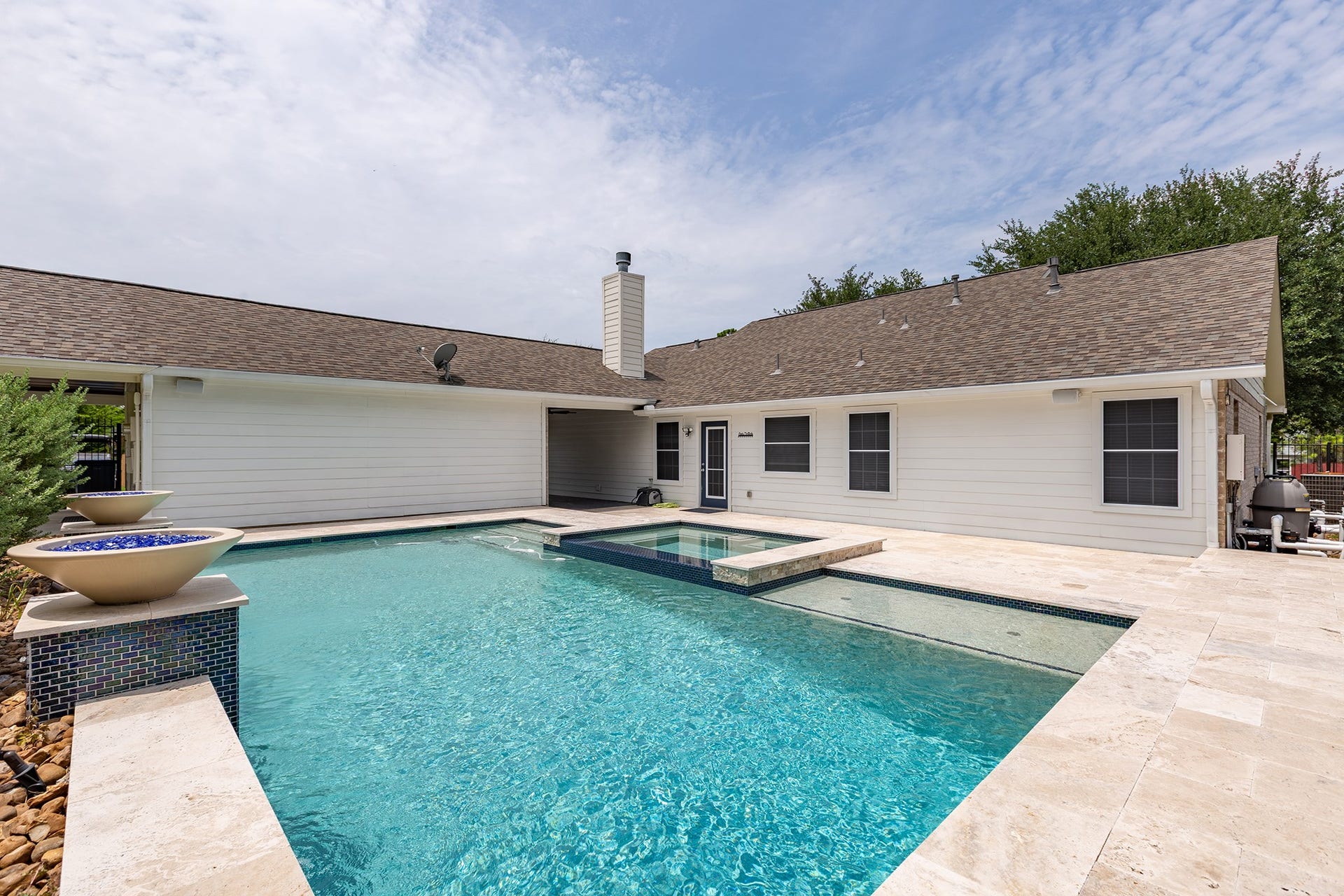12830 Point Aquarius Boulevard, Willis, TX 77318 Check out the fire bowls on the pool side. Such a great feature when entertained in the evenings.