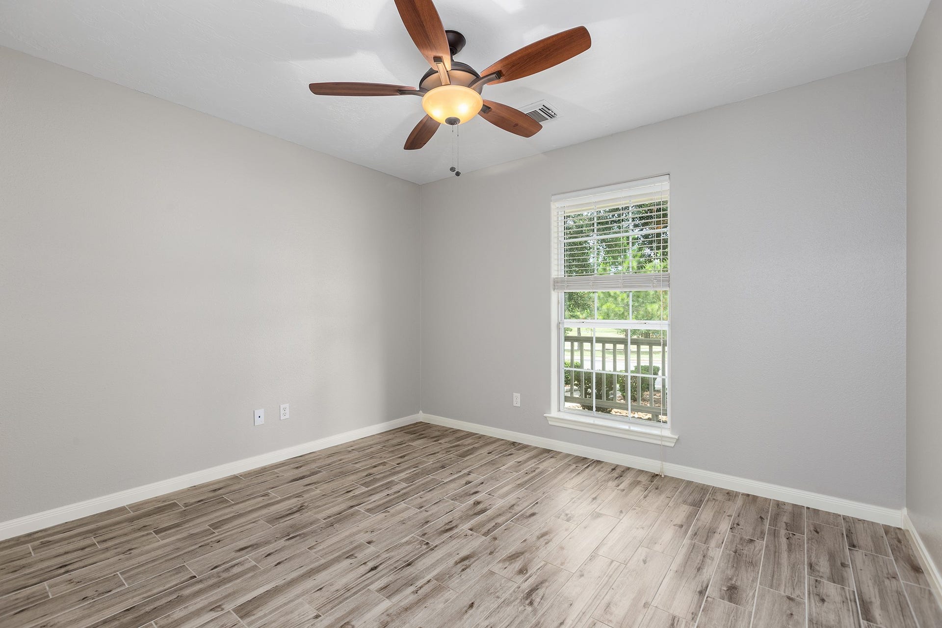 12830 Point Aquarius Boulevard, Willis, TX 77318 Here is one of the 3 bedrooms located in this home with ceiling fan, no carpet and fresh paint.