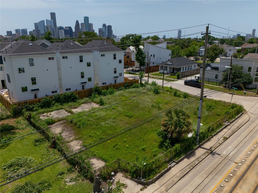 Property photo for 704 Boundary Street, Houston, TX