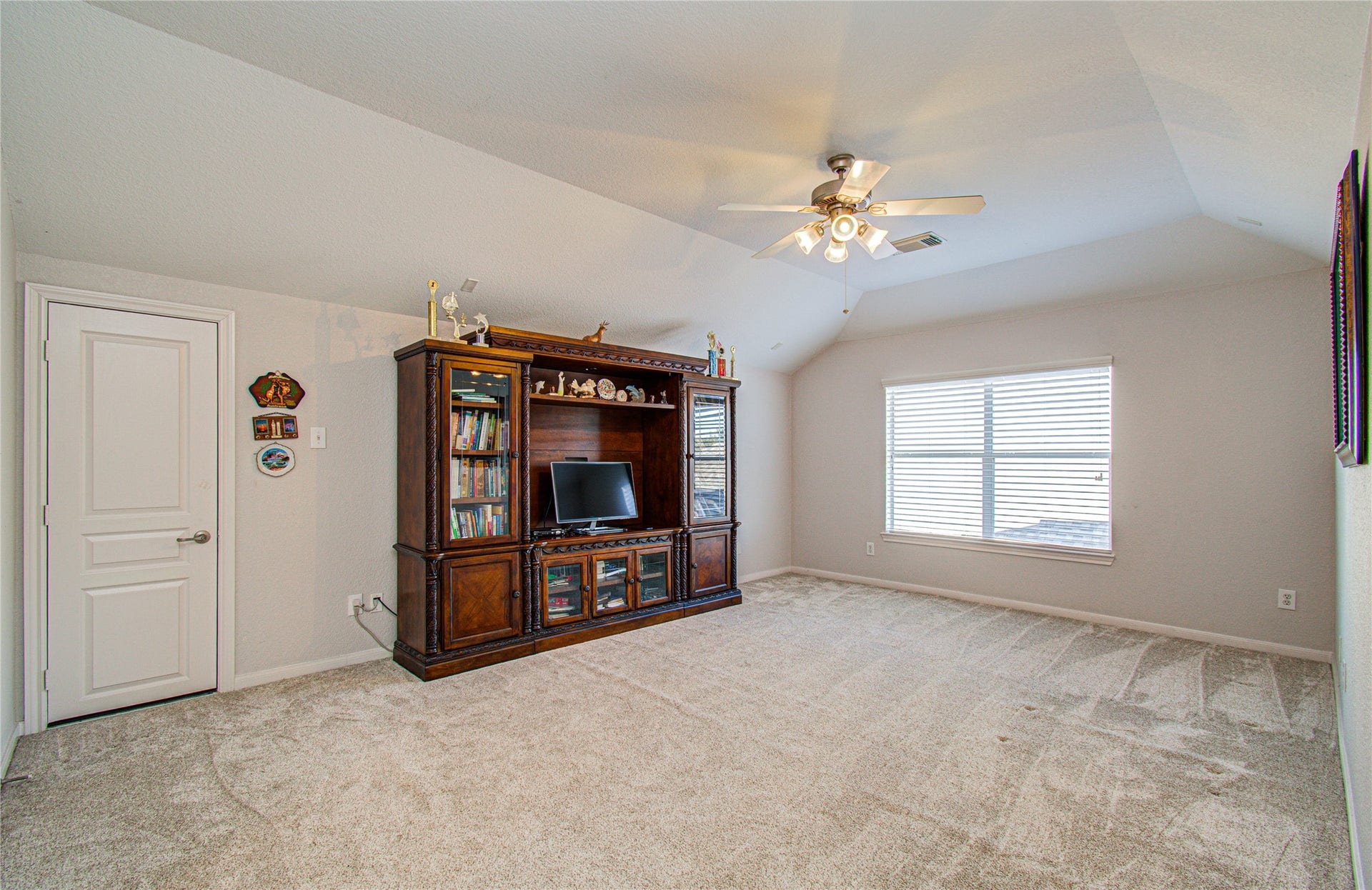 105 Hawke Bay Lane, Friendswood, TX 77546