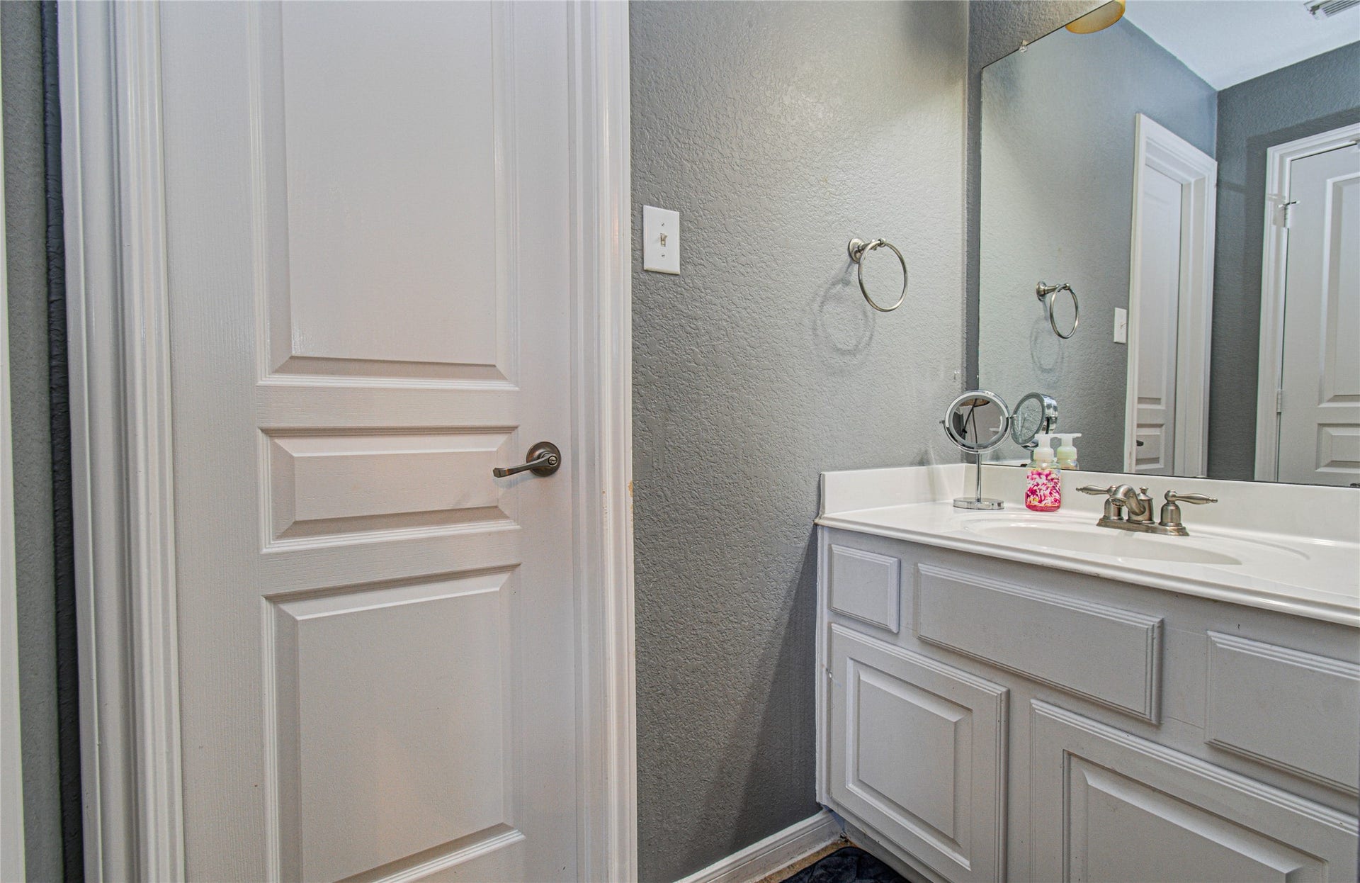 105 Hawke Bay Lane, Friendswood, TX 77546