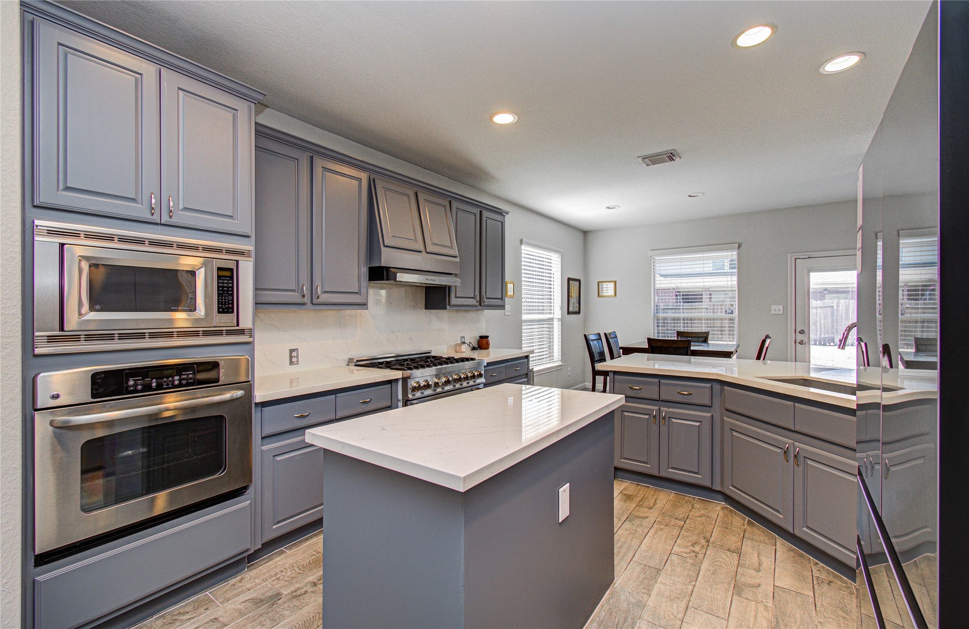 105 Hawke Bay Lane, Friendswood, TX 77546