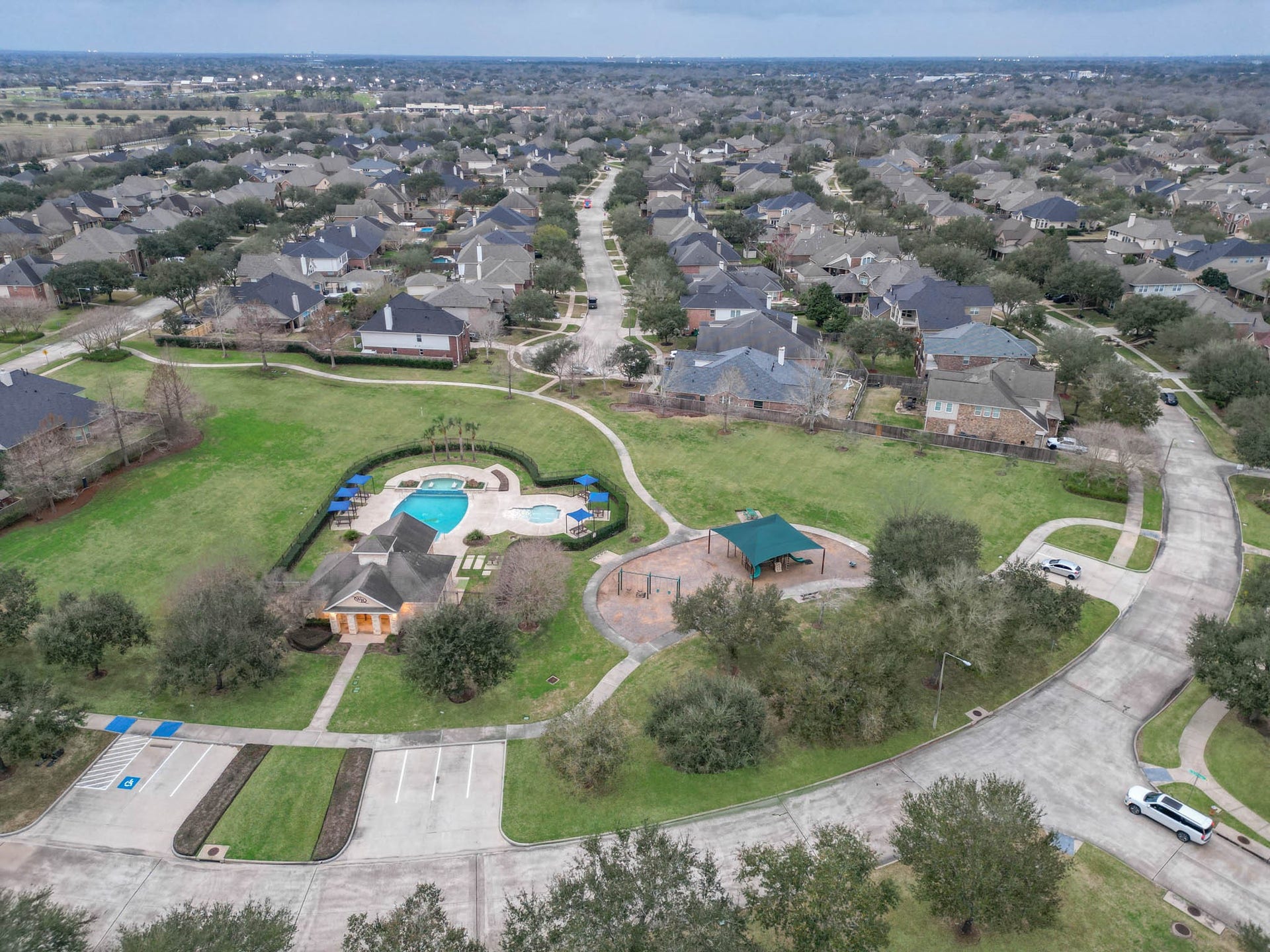 105 Hawke Bay Lane, Friendswood, TX 77546