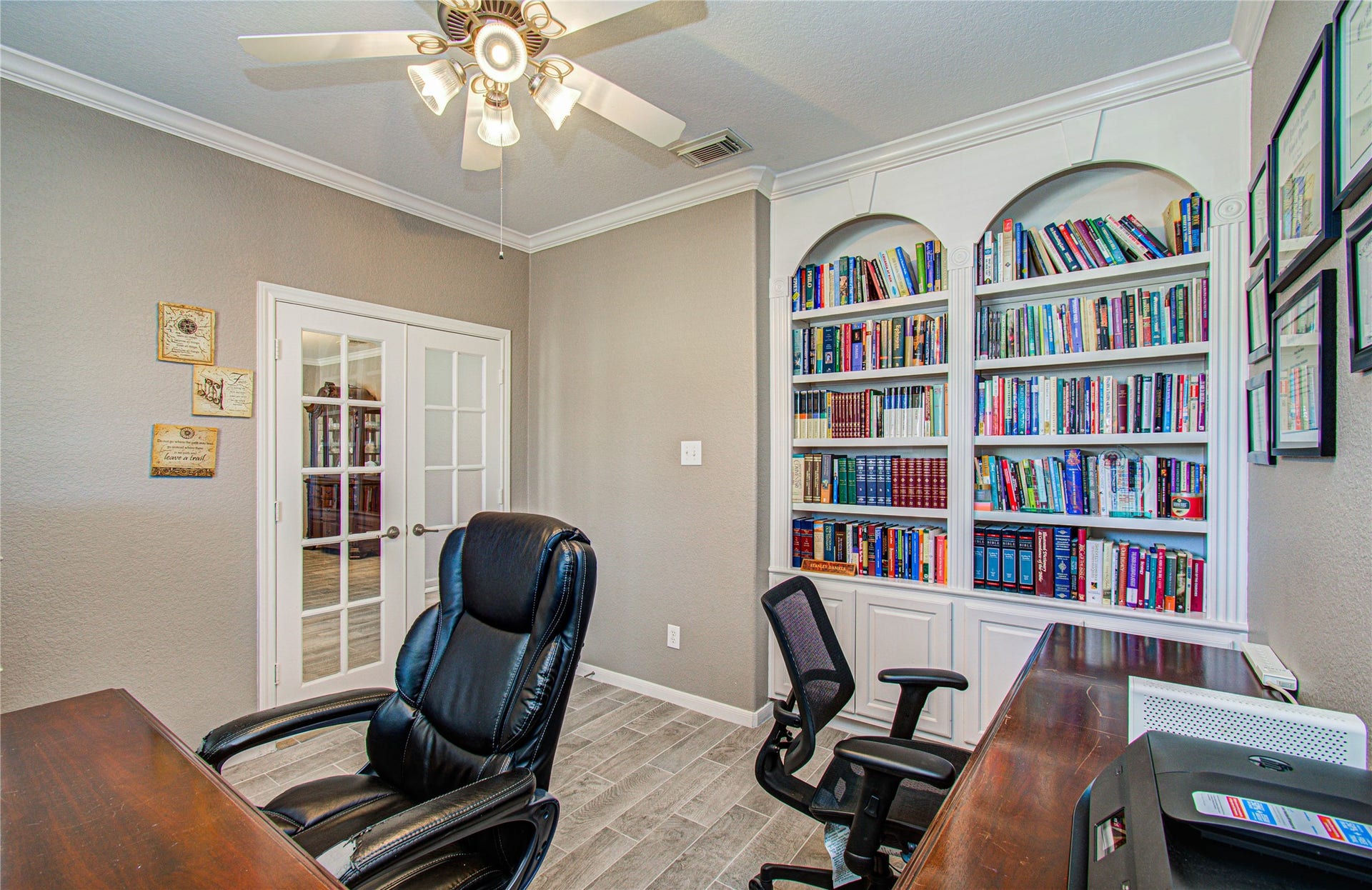 105 Hawke Bay Lane, Friendswood, TX 77546
