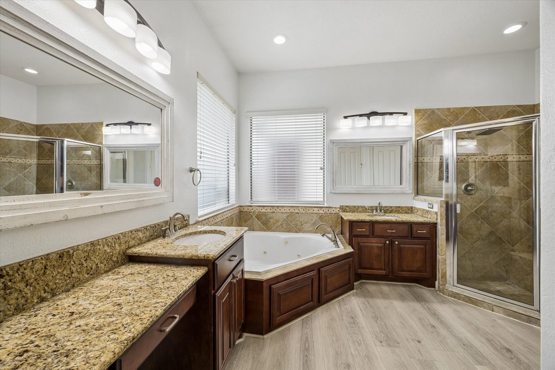 17610 Beckerdell Lane, Tomball, TX 77377 Primary bath