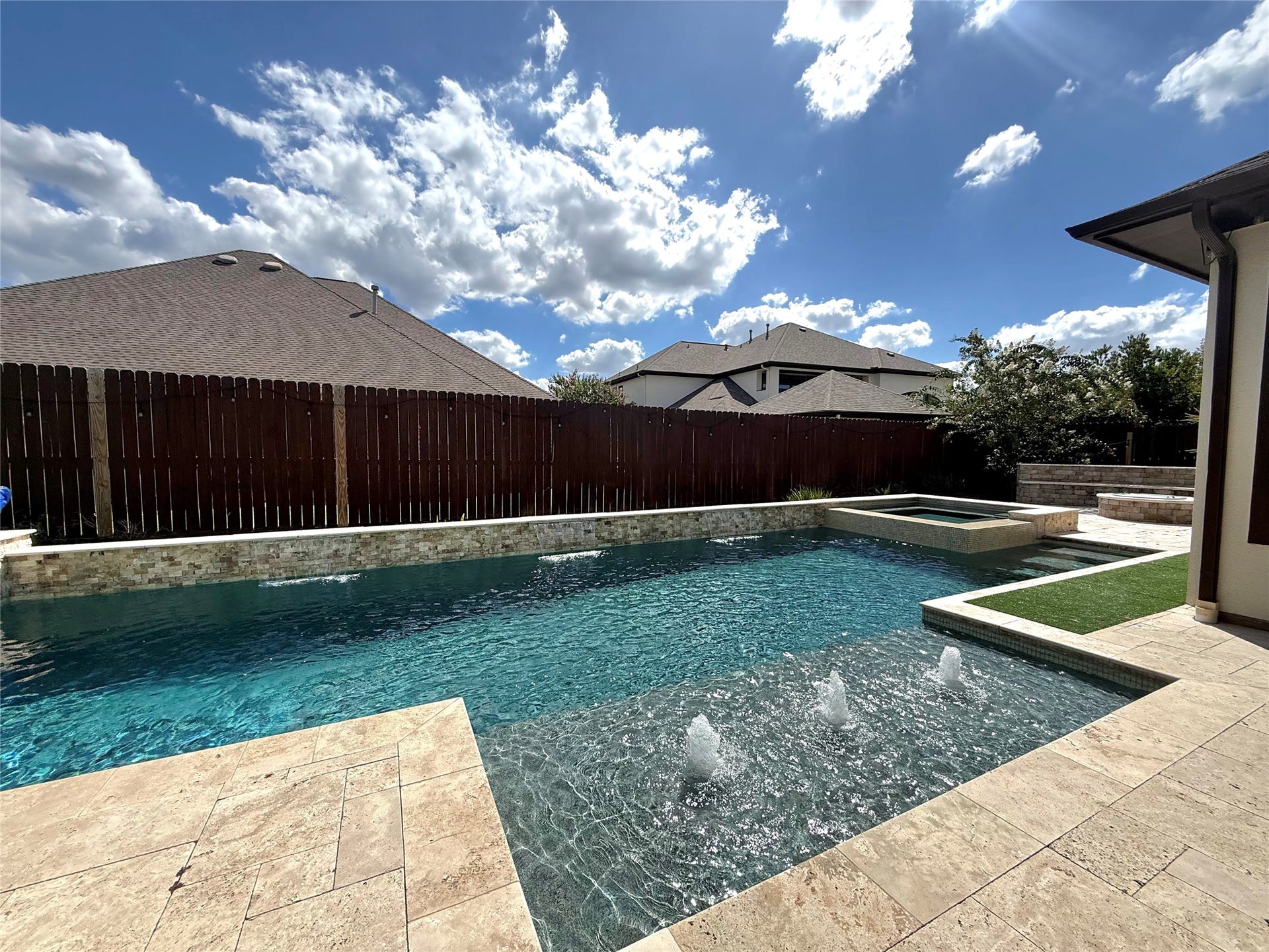 17610 Beckerdell Lane, Tomball, TX 77377 Water features in pool