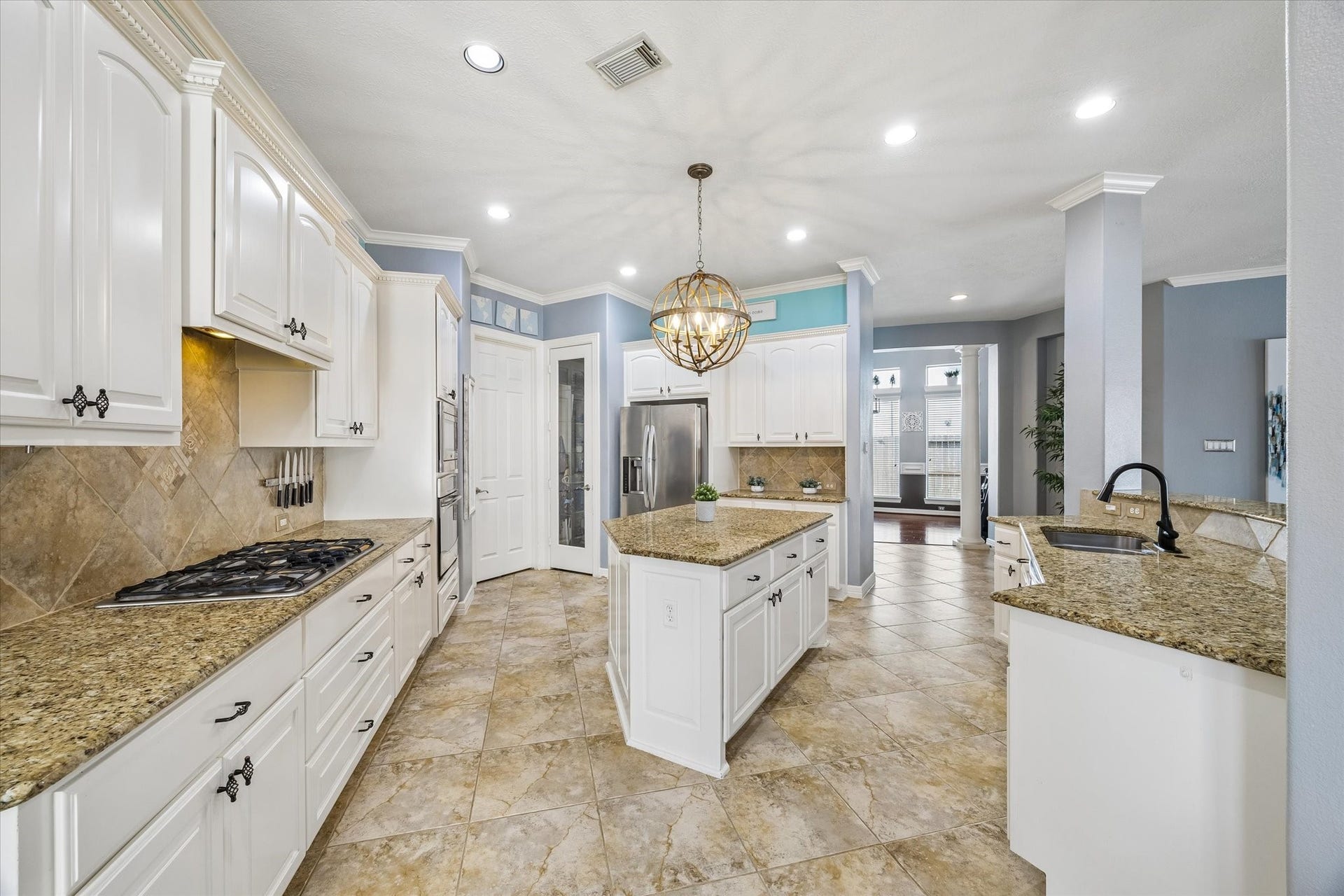 17610 Beckerdell Lane, Tomball, TX 77377 Large kitchen with lots of counter space