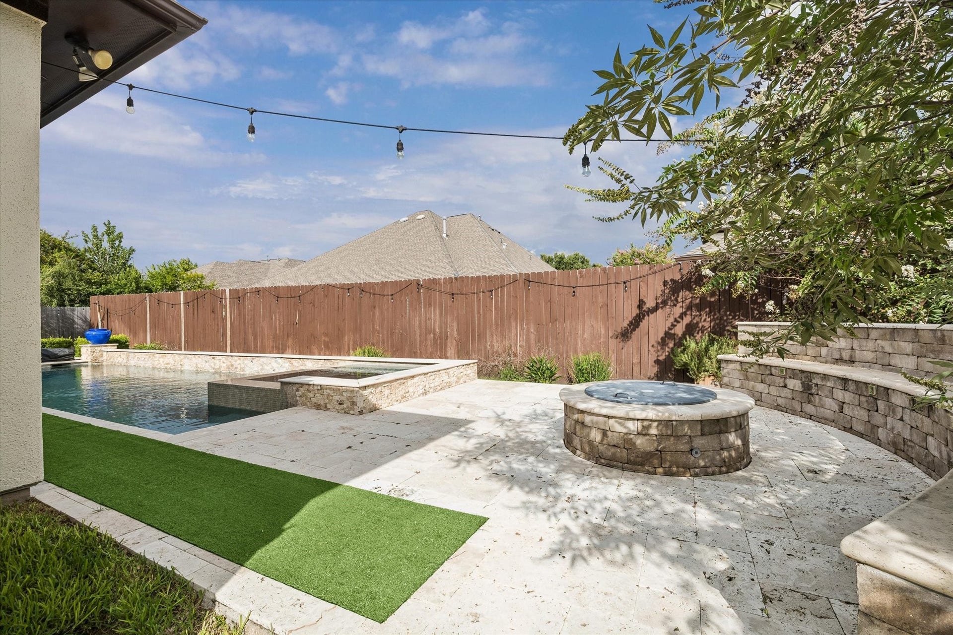 17610 Beckerdell Lane, Tomball, TX 77377 Fire pit with seating area