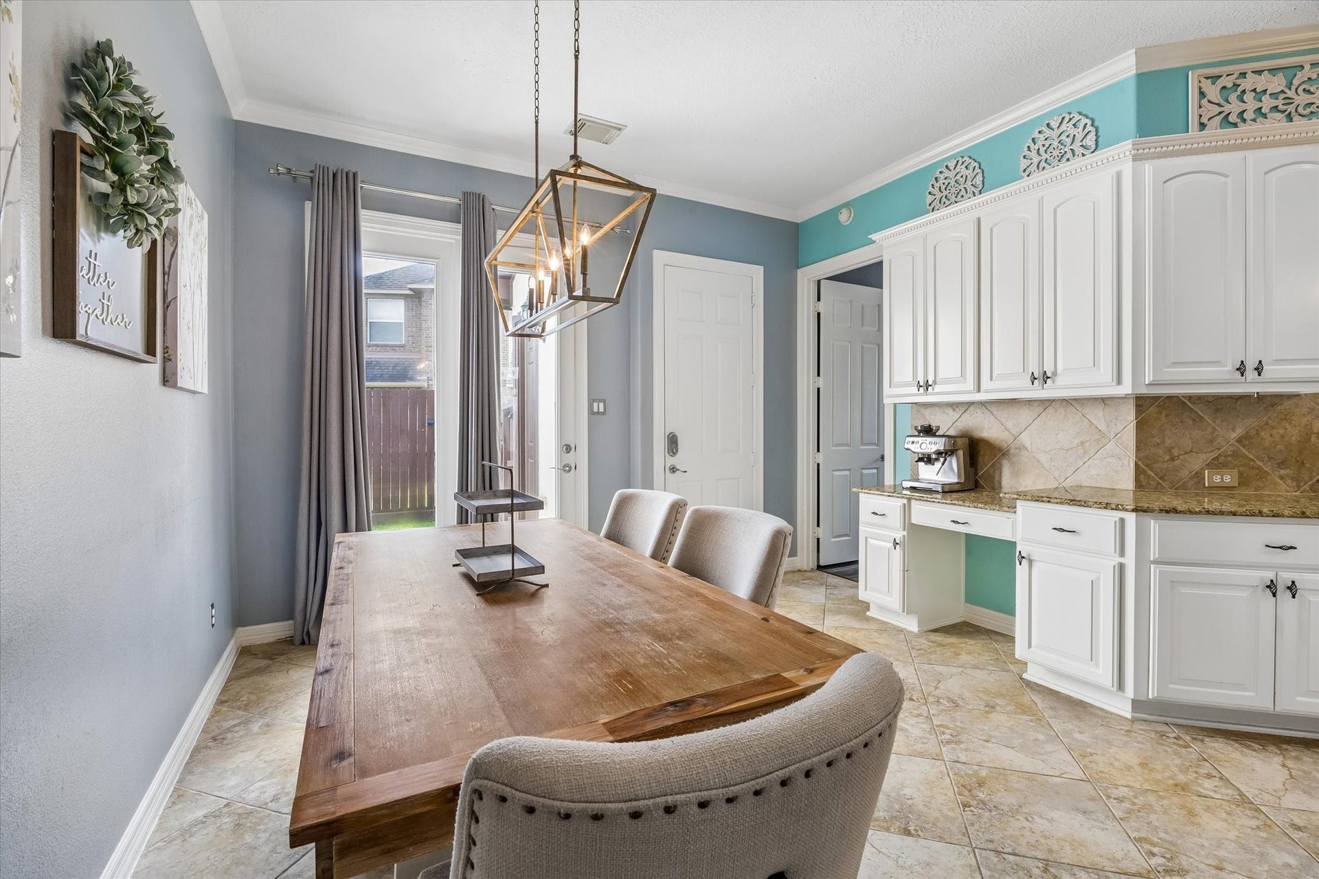 17610 Beckerdell Lane, Tomball, TX 77377 Breakfast area