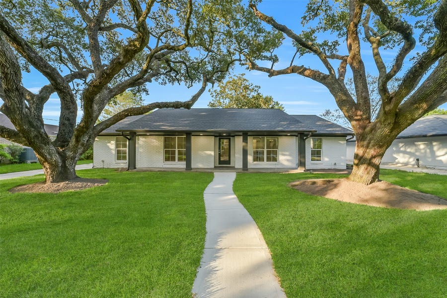 Property photo for 5318 Queensloch Drive, Houston, TX