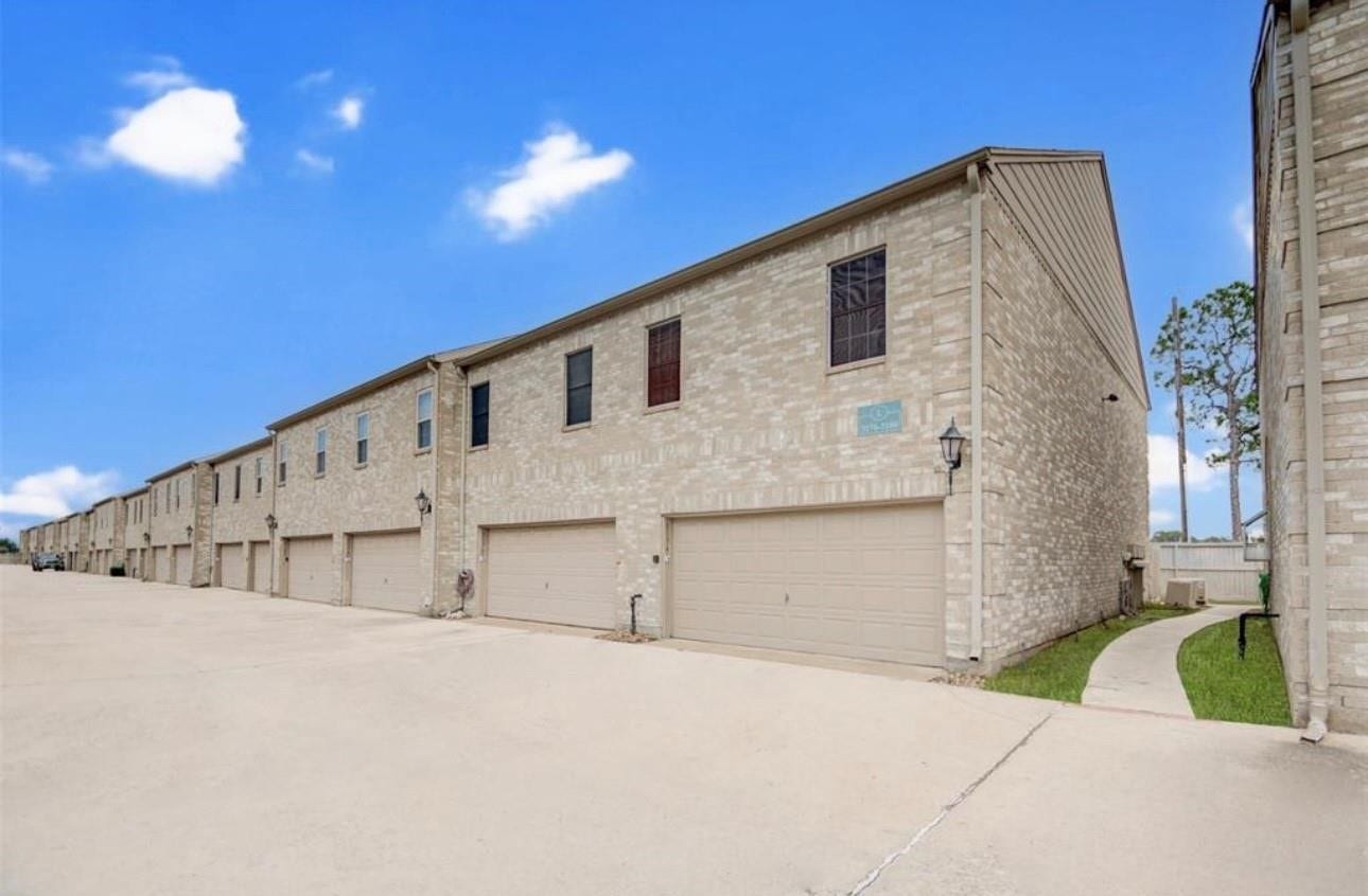 3174 Holly Hall Street, Houston, TX 77054 3174 Holly Hall Street, Houston, TX 77054