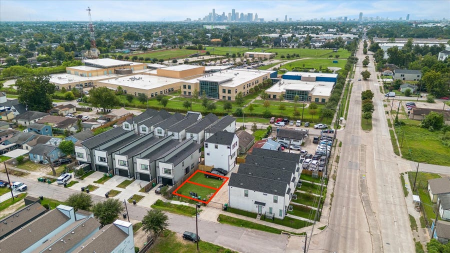 Property photo for 104 E 44th Street, Houston, TX