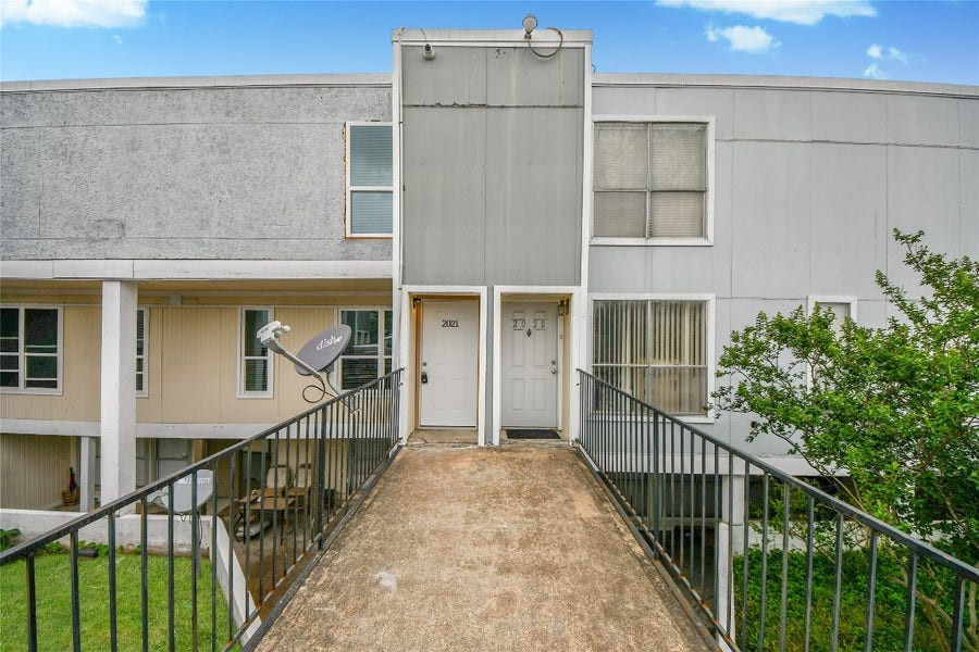 Property photo for 781 Country Place Drive, #2021, Houston, TX
