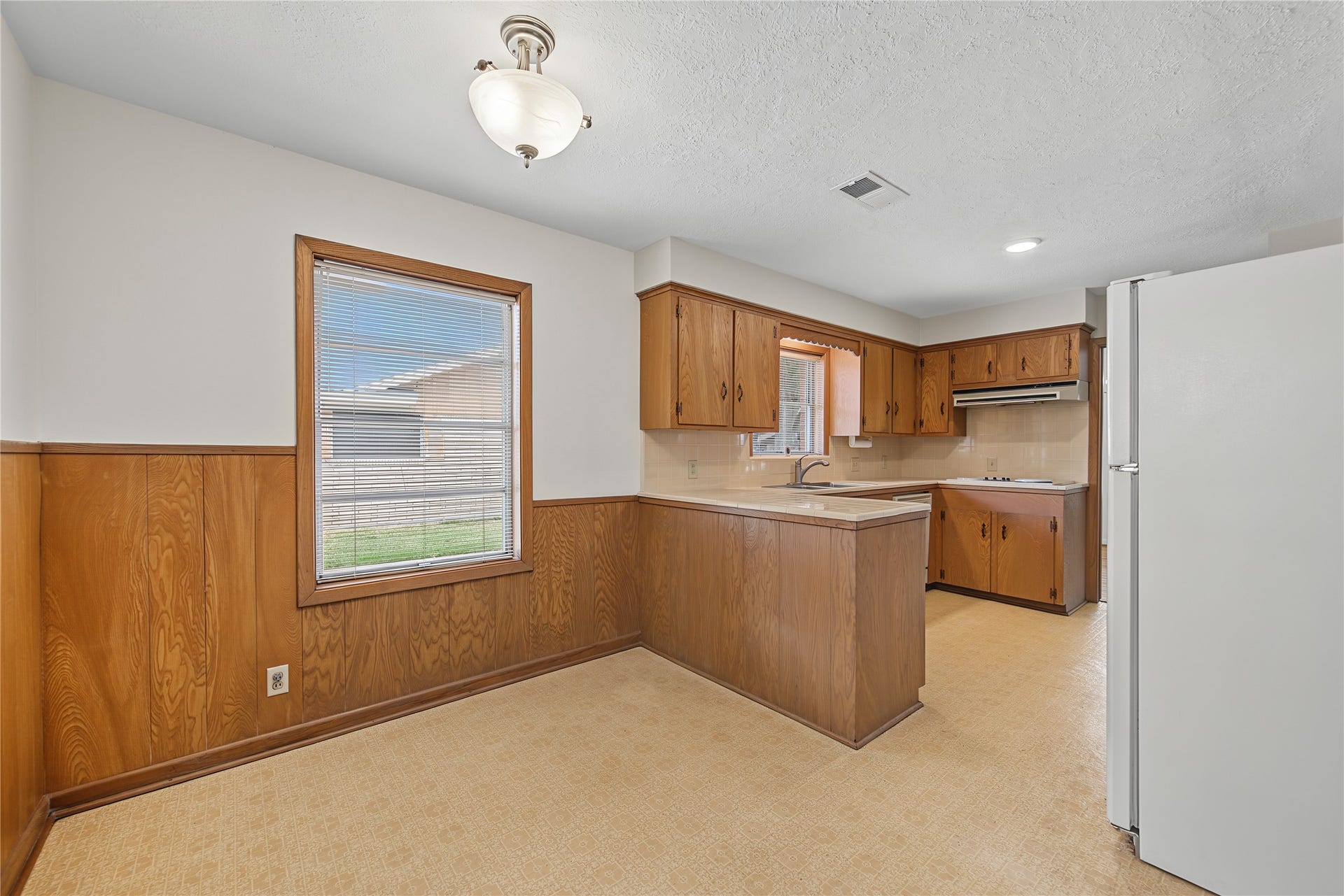 2016 San Jacinto Drive, Pasadena, TX 77502