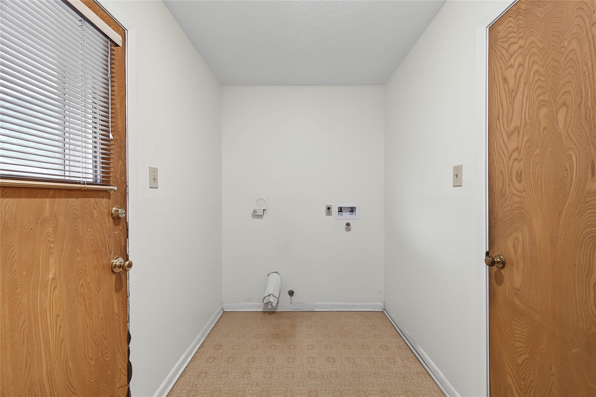 HERE'S ANOTHER VIEW OF THE UTILITY ROOM WITH DOOR THAT OPENS UP TO THE BACKYARD, PATIO AND GARAGE AREAS