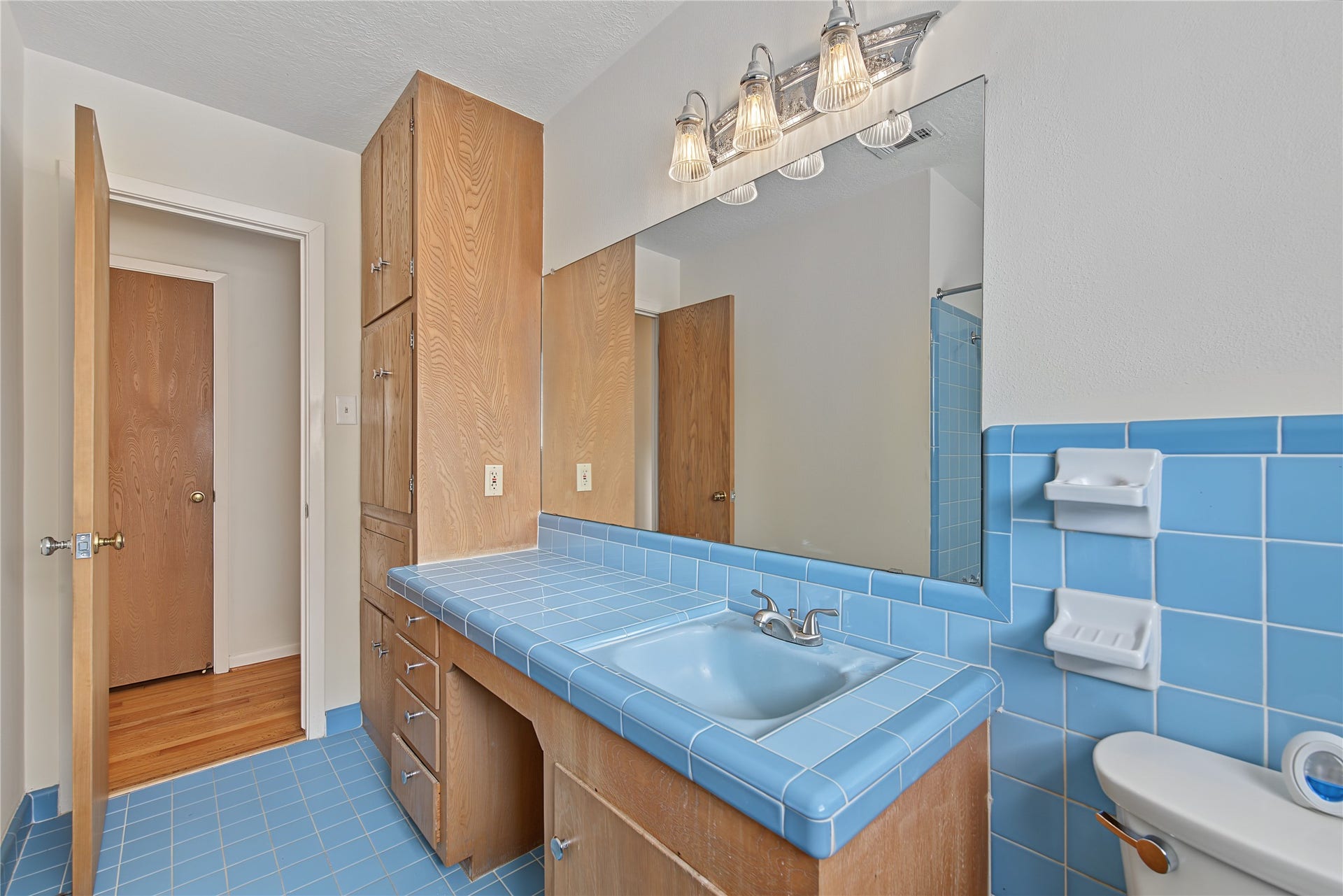 HALLWAY BATH