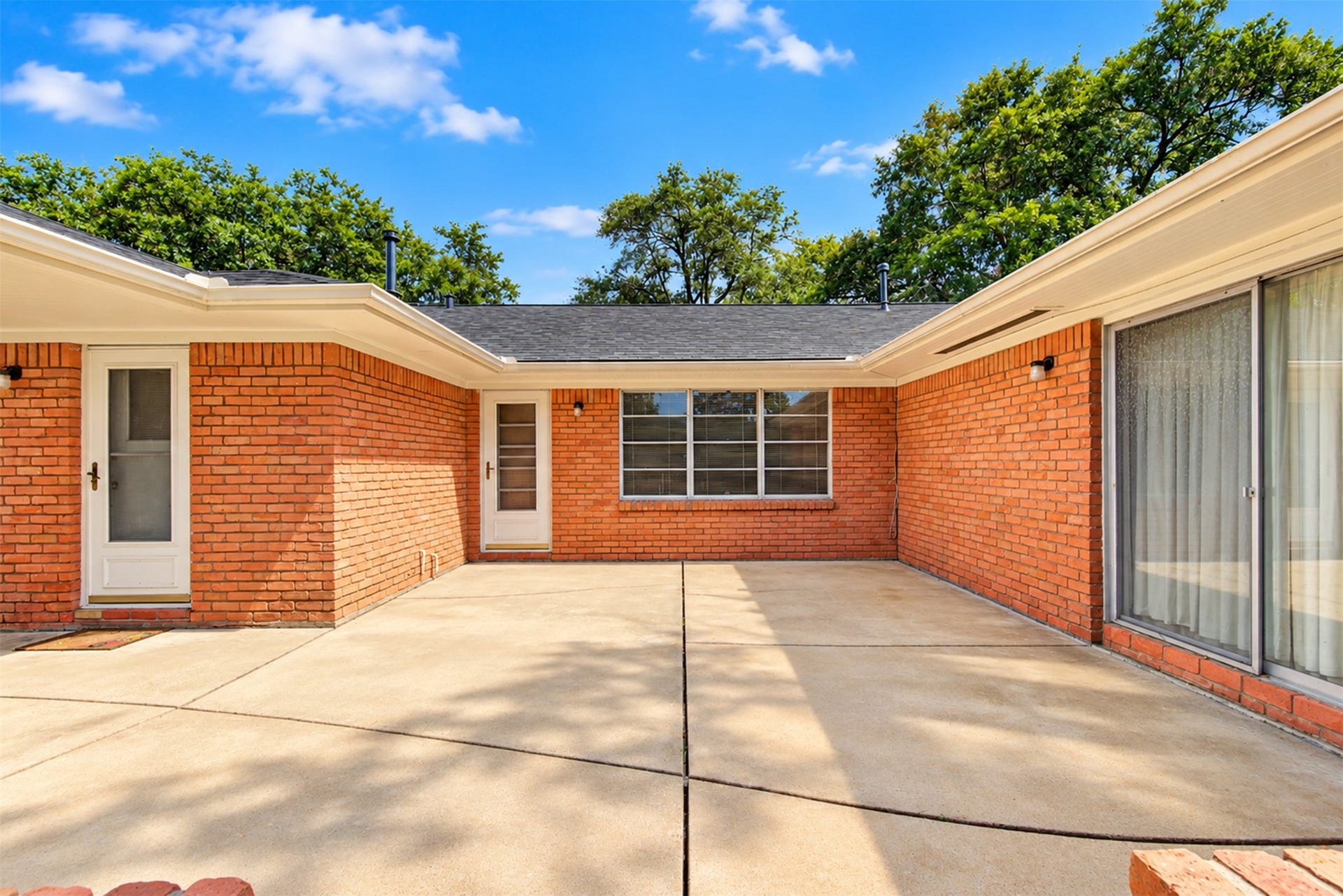 CHECKOUT THE LARGE BACKYARD PATIO GREAT FOR THOSE FAMILY BBQ GATHERINGS