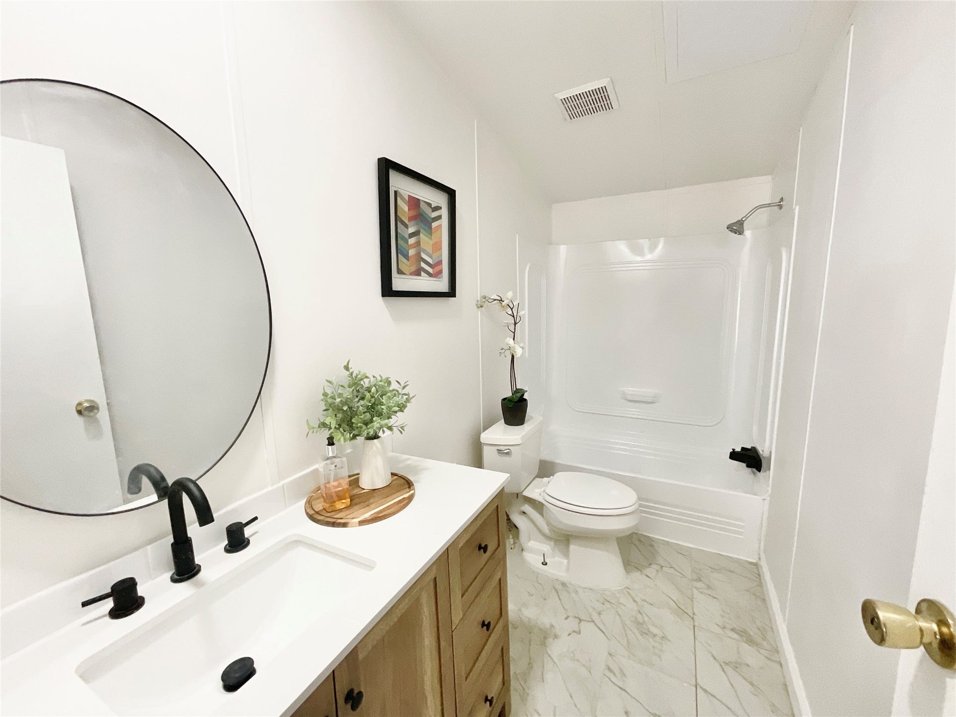 16544 Desert Star Drive, Conroe, TX 77302 Beautifully updated Guest Bathroom