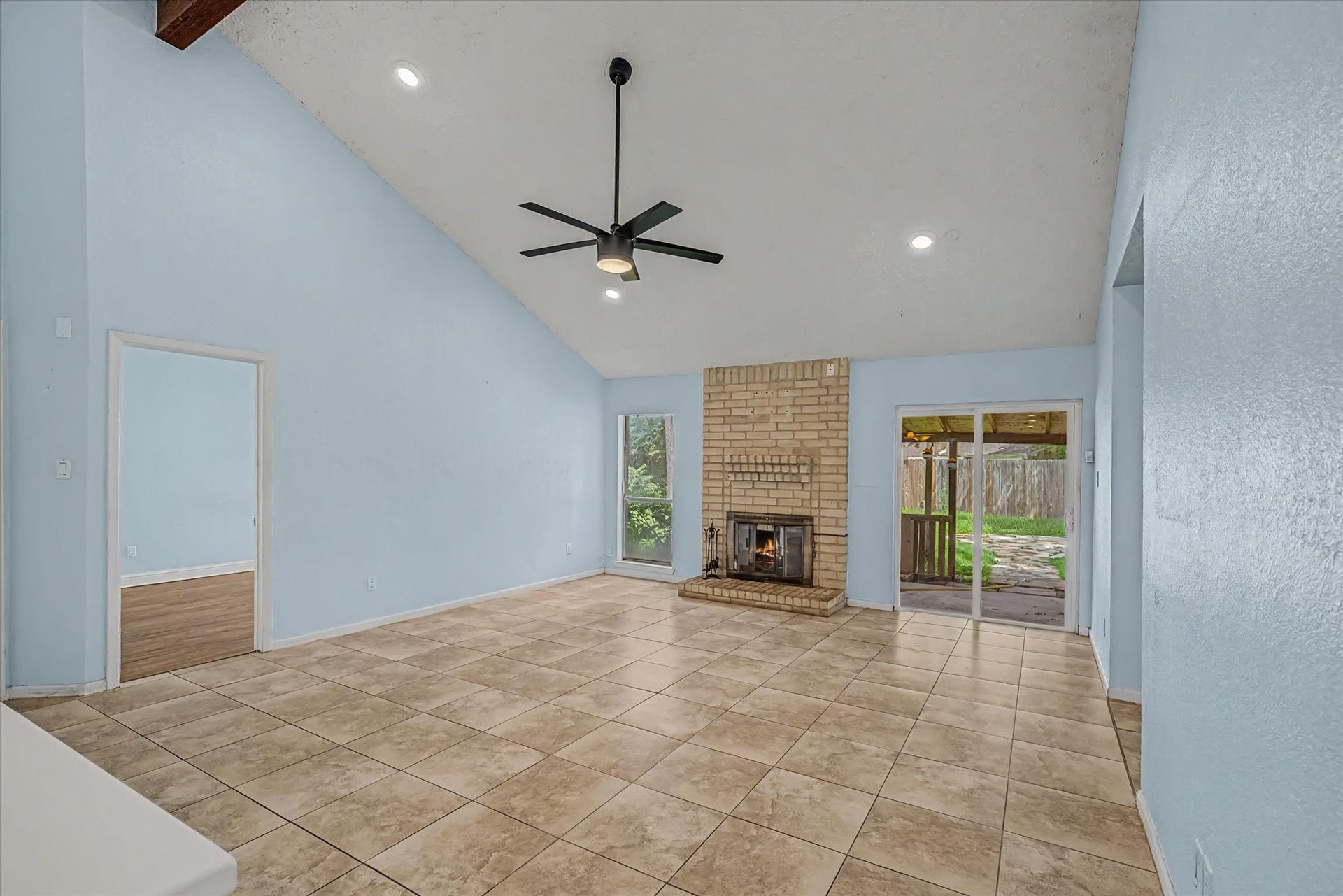 14218 Whitecross Drive, Houston, TX 77083 Vaulted Ceilings in the family room